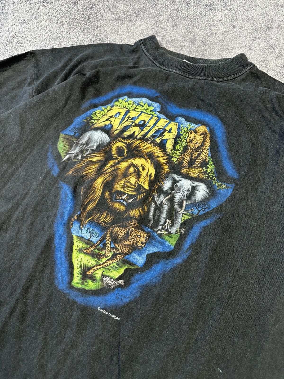 Vintage Vintage Africa T-shirt Rare Logo Streetwear Casual Merch VTg Size US XL / EU 56 / 4 - 2 Thumbnail