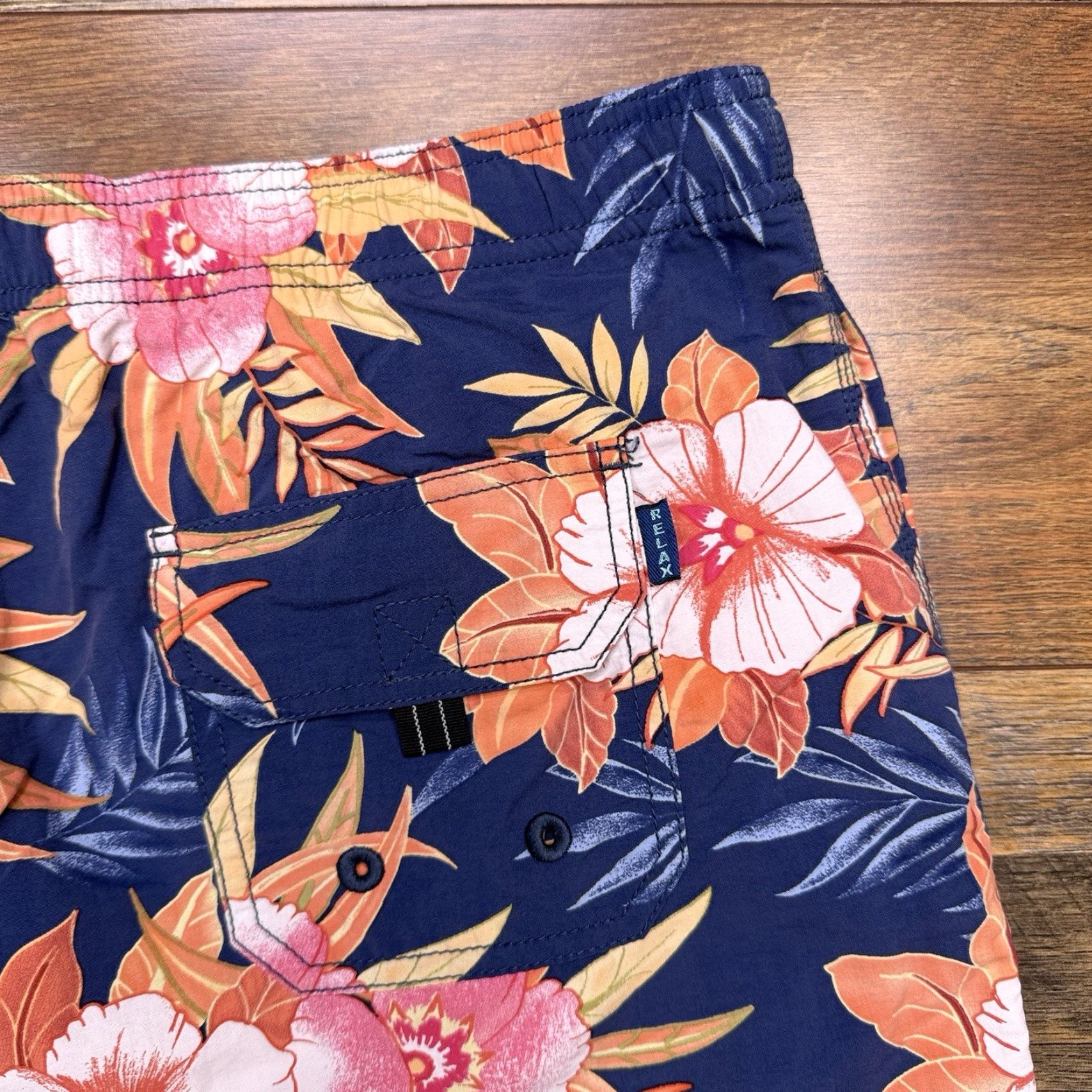 Tommy Bahama Tommy Bahama Swim Trunks Mens M Navy Flowers Relax Drawstring Trunks Flowers Navy Blue Flower 2000s? Size ONE SIZE - 7 Thumbnail