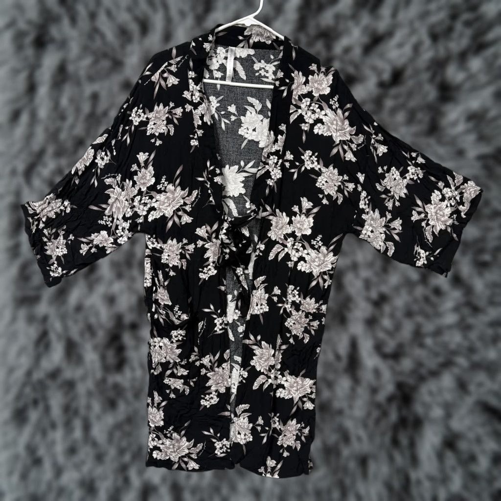 Spiritual Gangster Spiritual Gangster Blouse Kimono Womens One Size Black Floral Open Front Boho Shirt Size ONE SIZE - 1 Thumbnail