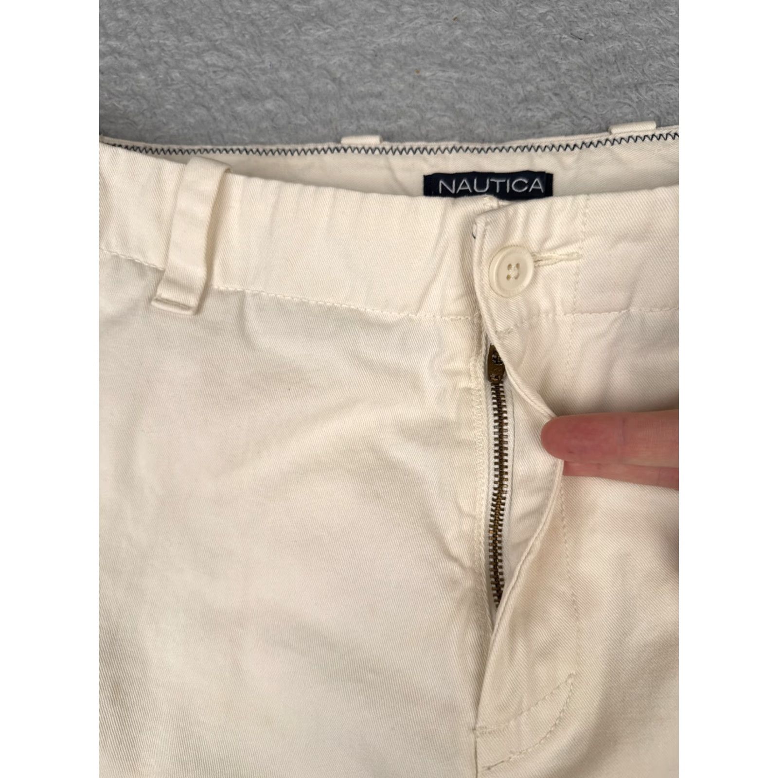 Nautica Nautica Mens Shorts Cargo White Cotton Twill 34x9 Zip Fly read me Multiple Pockets 100% Cotton Casual Workwear Golf Regular Size US 34 / EU 50 - 6 Thumbnail