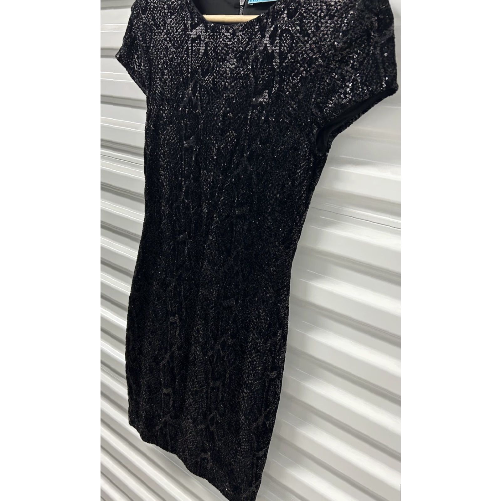 Alice + Olivia Alice + Olivia Dress Women’s Black Floral Sequin Cocktail Party Size 0 Designer Size XS / US 0-2 / IT 36-38 - 3 Thumbnail
