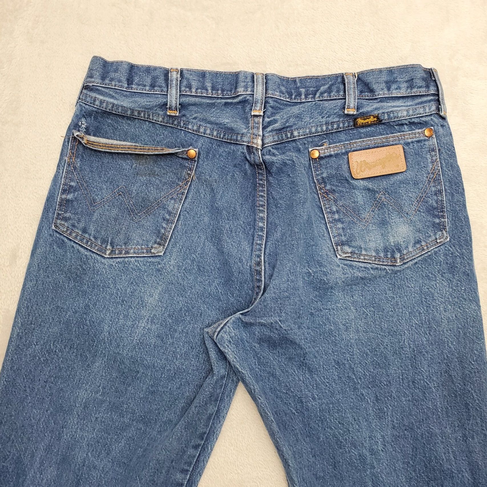 Wrangler VINTAGE Wrangler Jeans Mens 35x32 Blue Denim Cowboy Straight 100% Cotton 13MWZPW USA Cowboys Womens? Size US 35 - 7 Thumbnail
