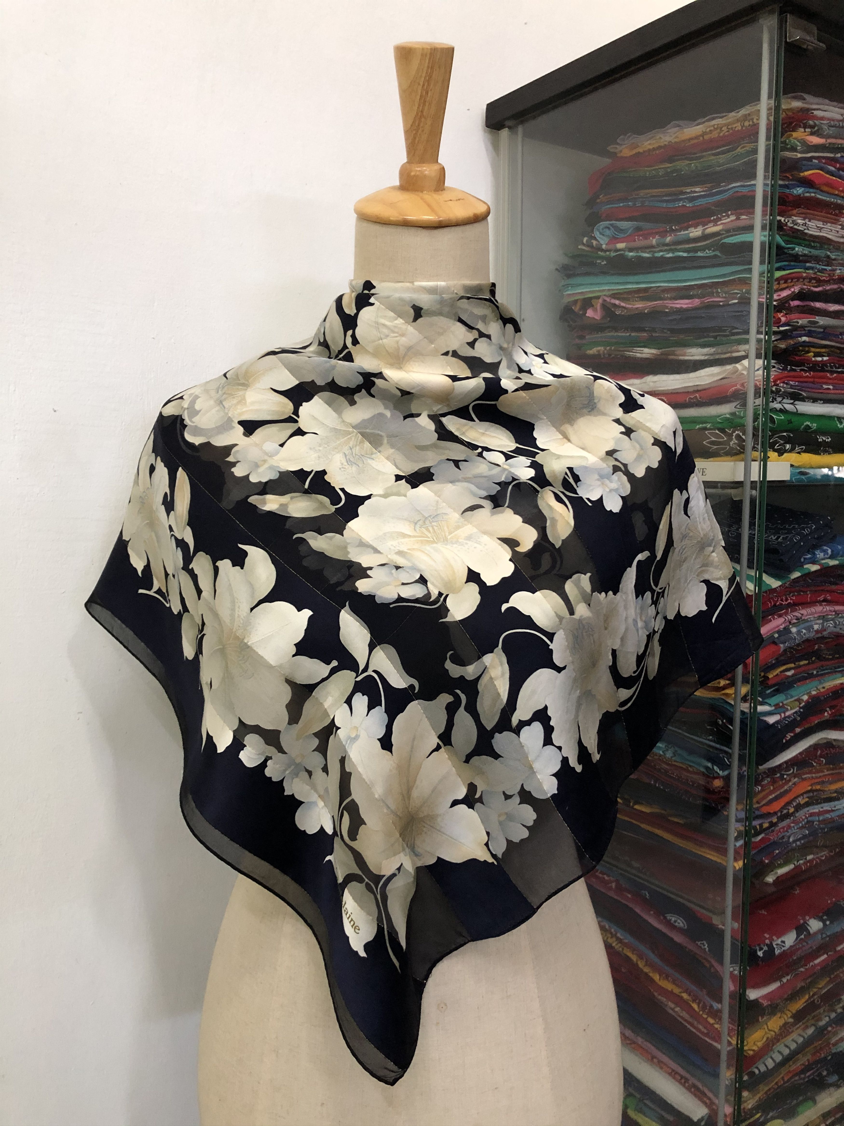 Vintage Vintage La Chantelaine Silk Scarf Size ONE SIZE - 1 Thumbnail