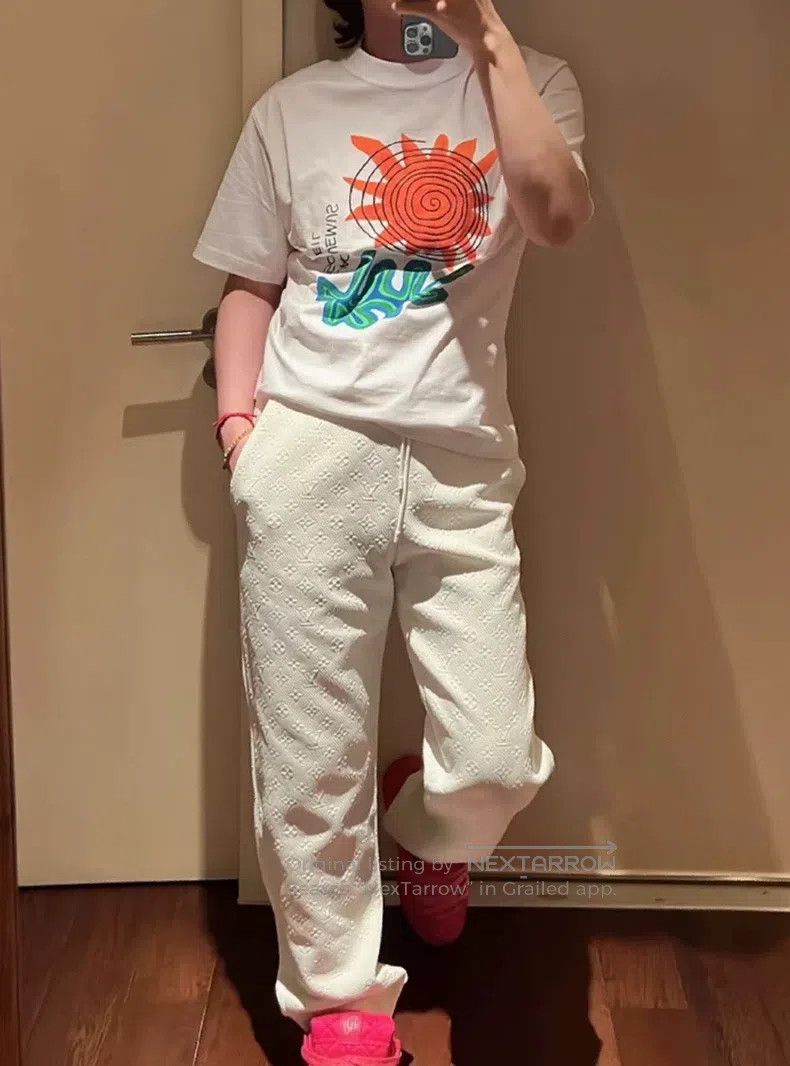 Louis Vuitton Louis Vuitton size xs Dark full print white pants Size US 28 / EU 44 - 1 Thumbnail