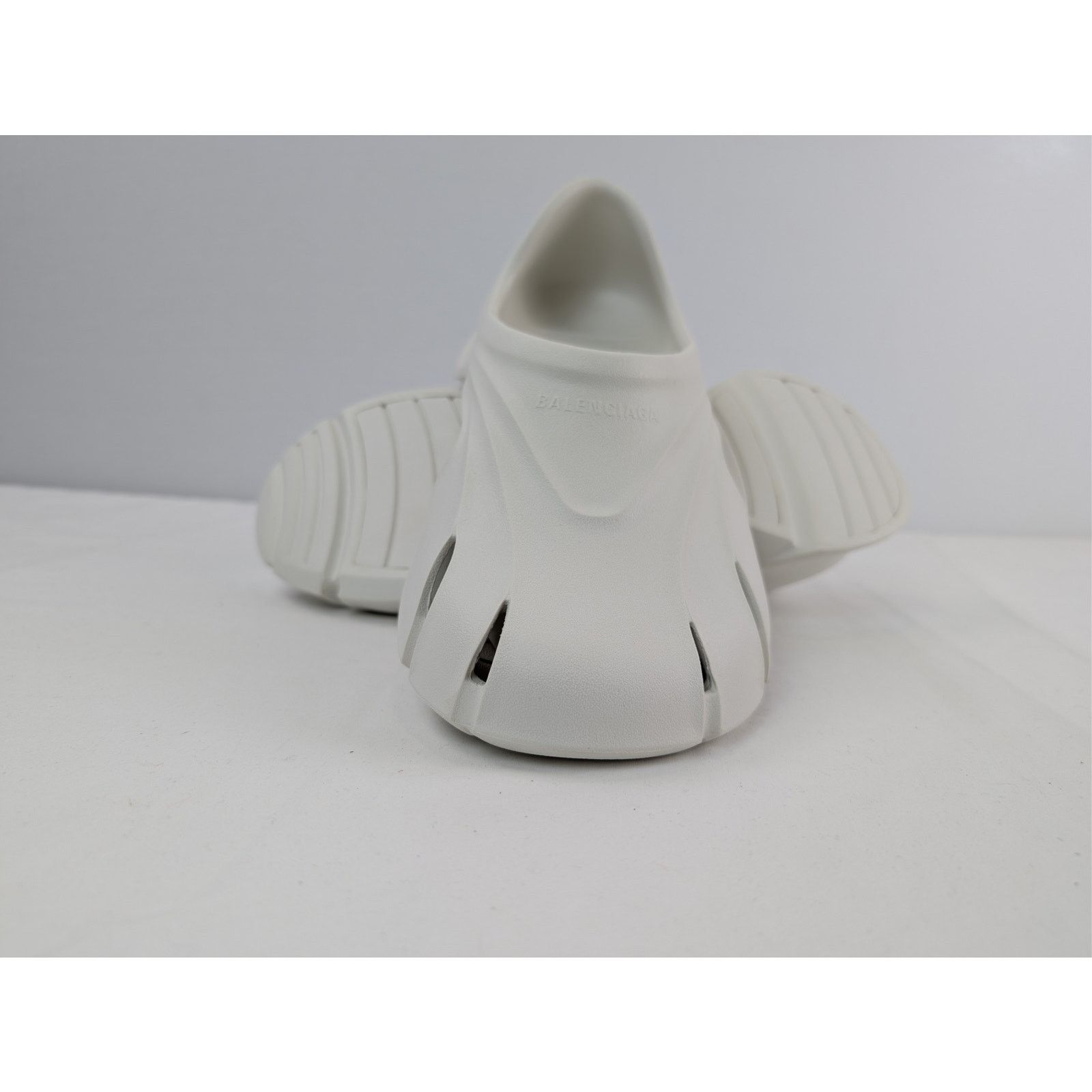 Balenciaga o1rshd1 Classic Mold Closed Slide Sandals in Eggshell Size US 13 / EU 46 - 13 Thumbnail
