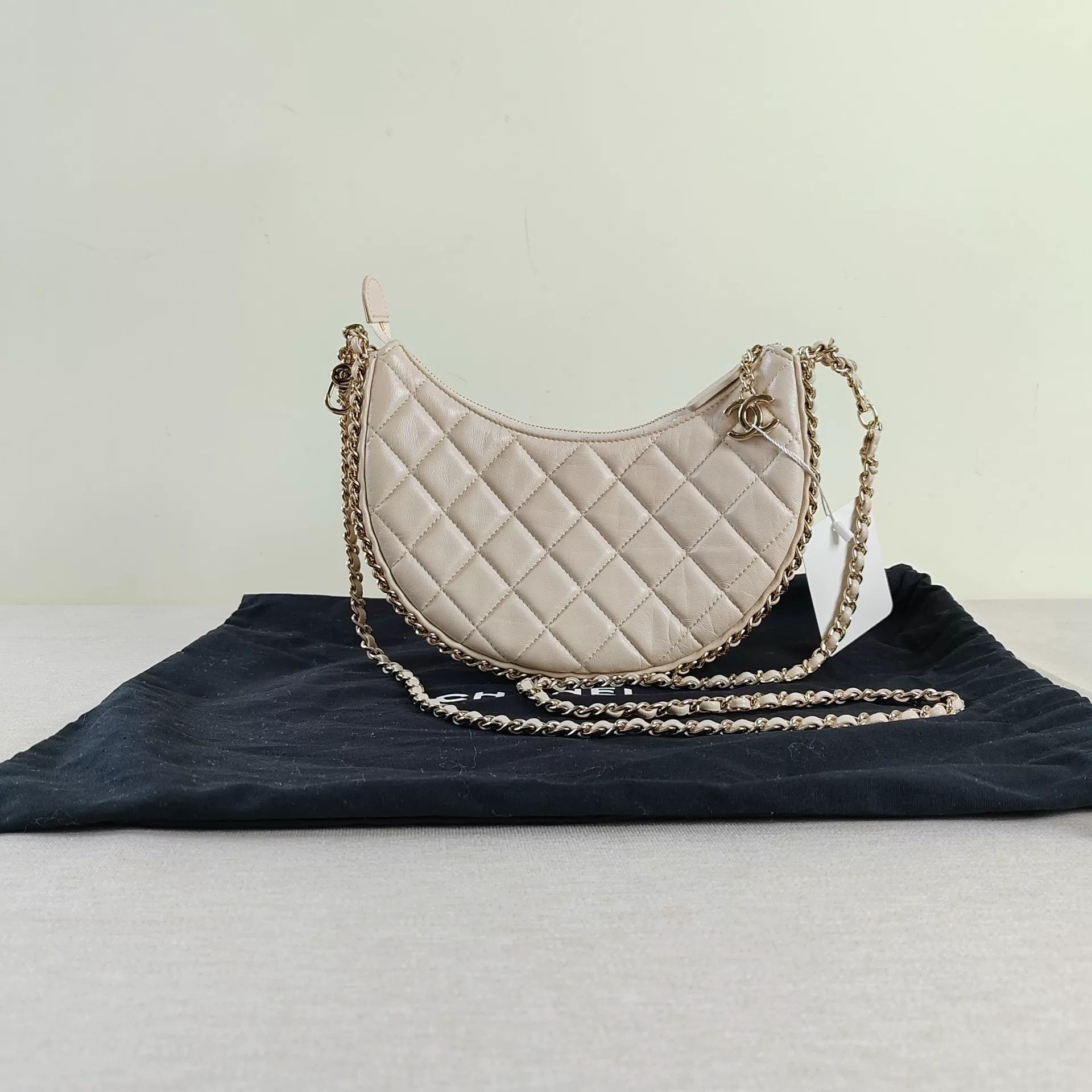 Chanel Pre-loved Bag Very good condition Size ONE SIZE - 1 Thumbnail