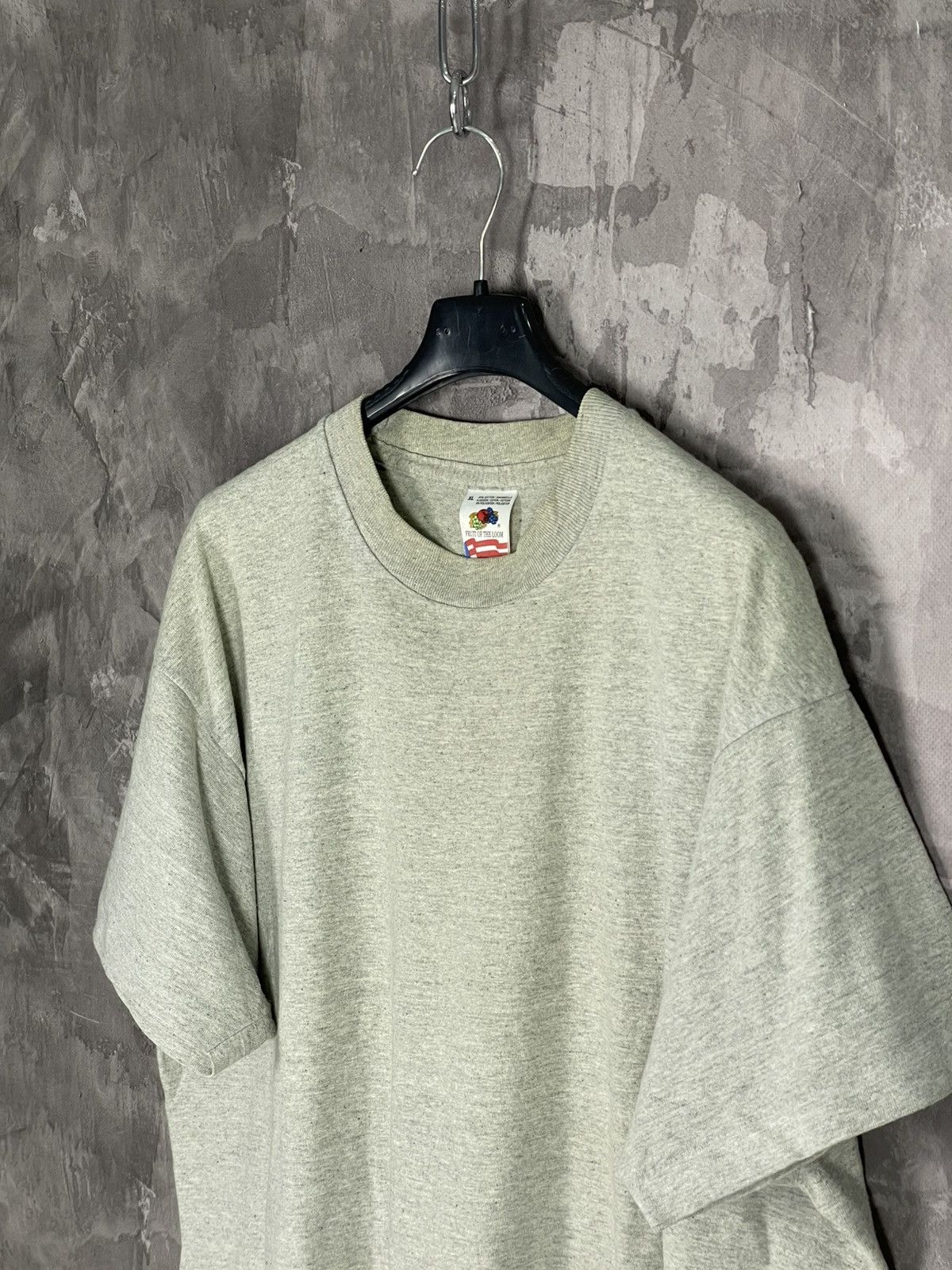 Vintage Fruit Of The Loom 90s Basic Very Rare Distressed T shirt Size US XL / EU 56 / 4 - 7 Thumbnail