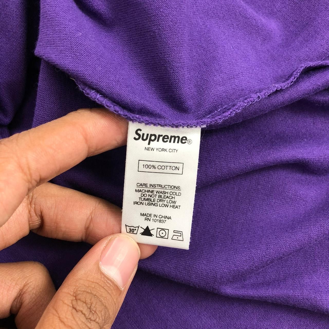 Supreme Supreme Small Logo Box Size US M / EU 48-50 / 2 - 6 Thumbnail