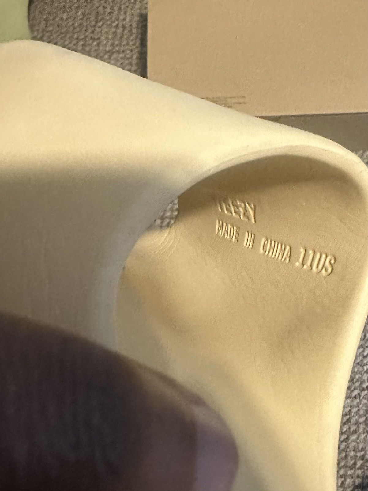 Yeezy Yeezy “Bone” Slides 2019 OG Size US 11 / EU 44 - 4 Thumbnail