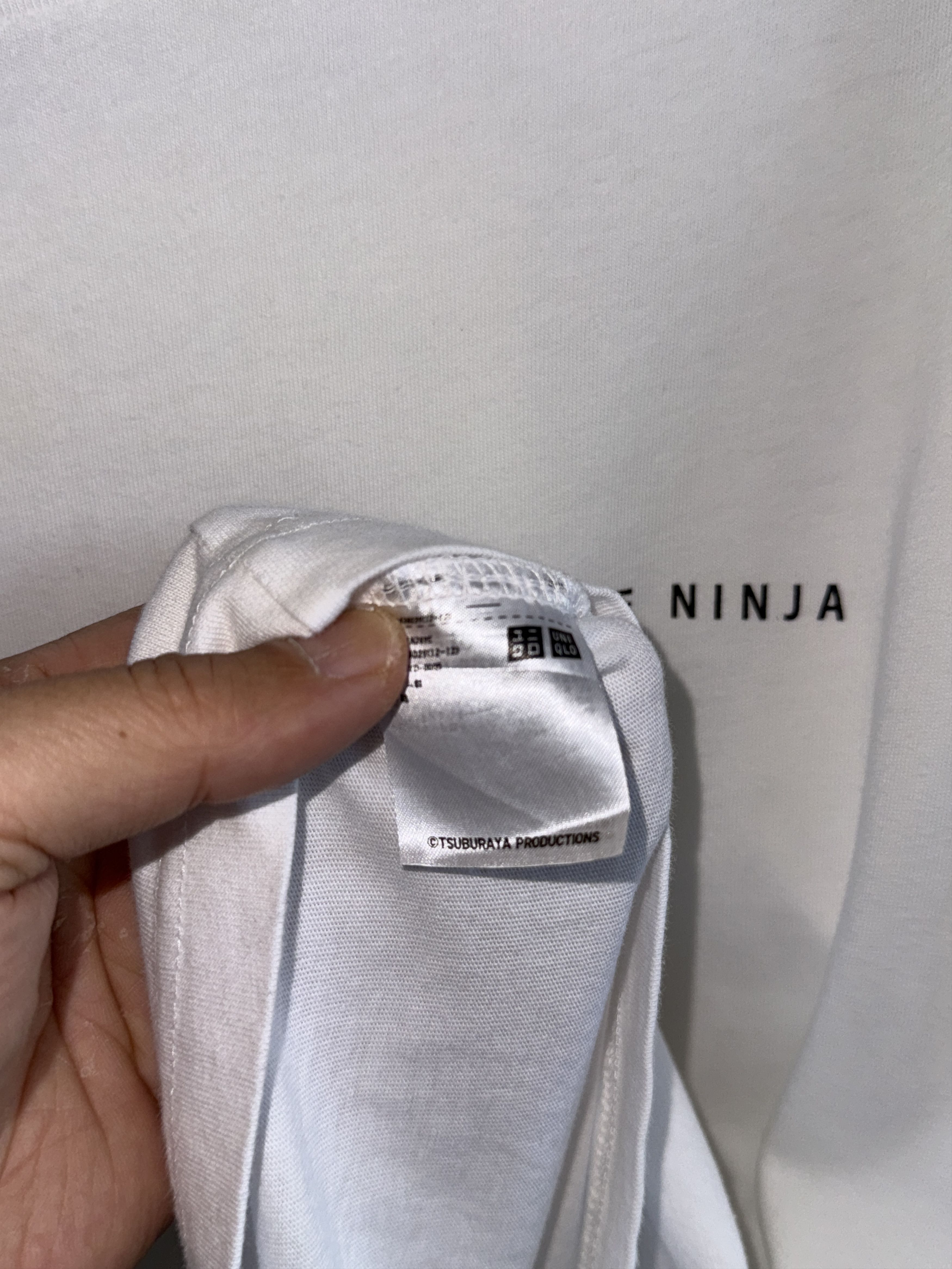 Uniqlo Alien Baltan Ultraman Series Uniqlo Shirt Size US XL / EU 56 / 4 - 2 Thumbnail