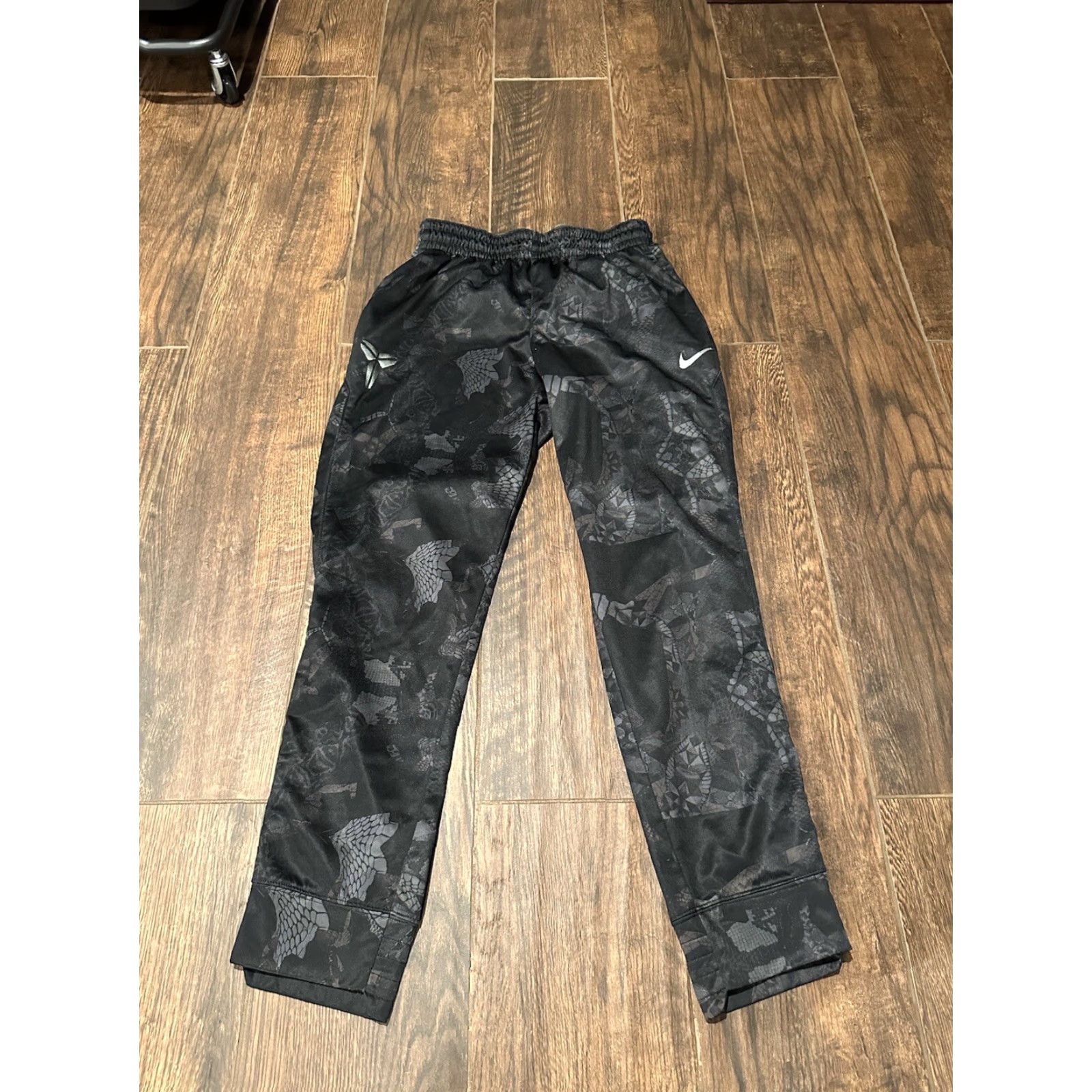 Nike VINTAGE? (No) Nike Kobe Black Mamba Snake Skin Therma Fit Pants Men’s Size M Jogger Black Snake Theme Activewear Mens Size US 31 - 2 Thumbnail
