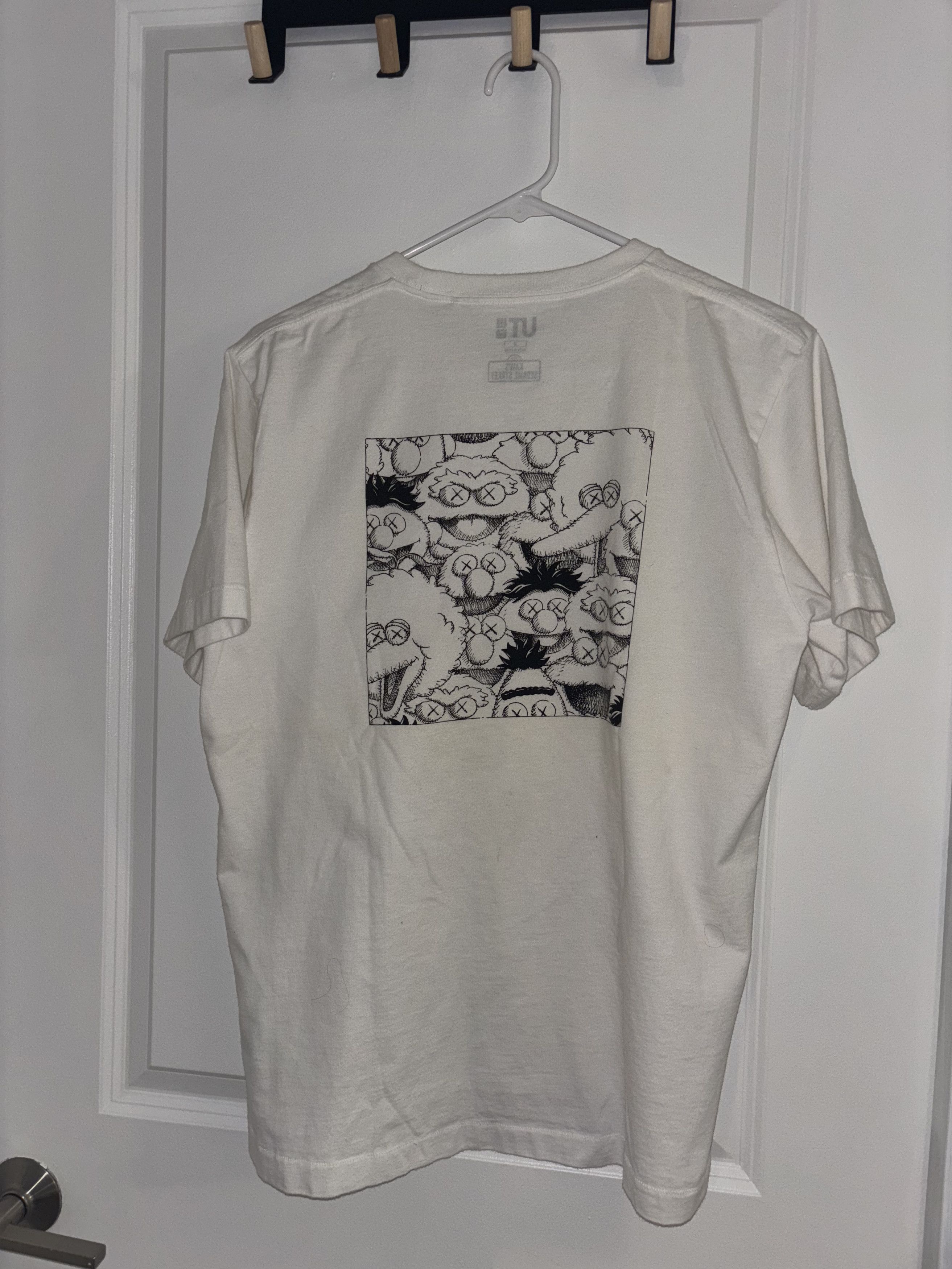 Kaws × Uniqlo KAWS x Uniqlo x Sesame Street SS 2019 Collaboration T-shirt Size US M / EU 48-50 / 2 - 2 Thumbnail