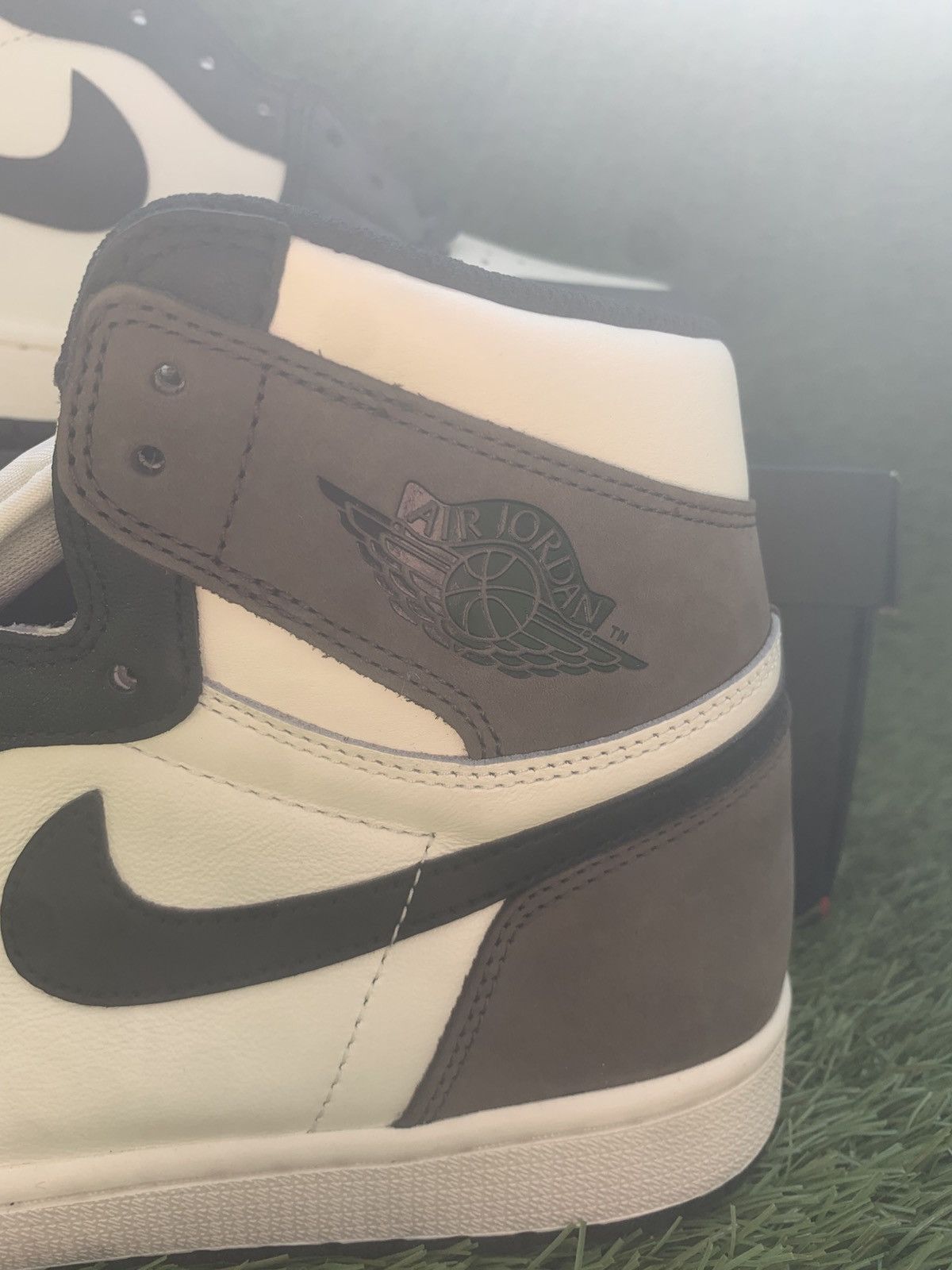 Jordan Brand Air Jordan 1 Mocha Size US 10 / EU 43 - 2 Thumbnail
