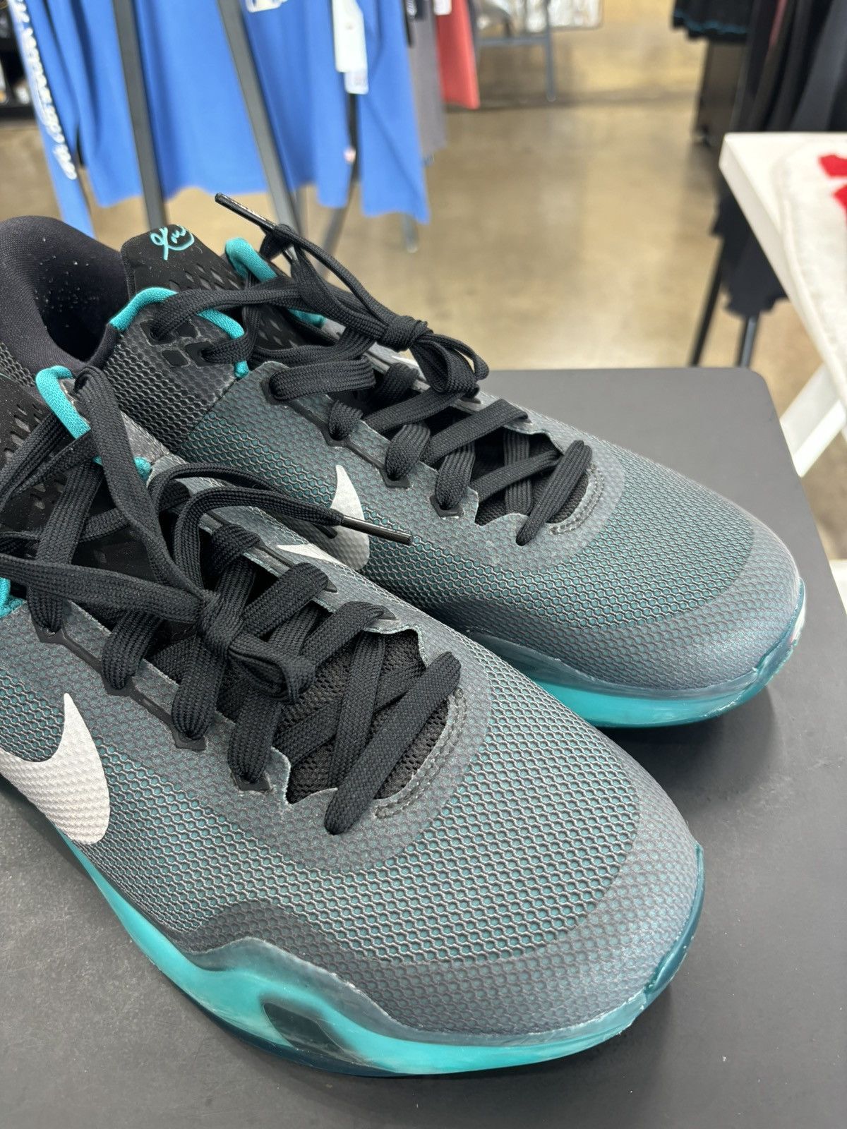 Nike Nike Kobe 10 Radiant Emerald Sz. 12.5 Size US 12.5 / EU 45-46 - 7 Thumbnail