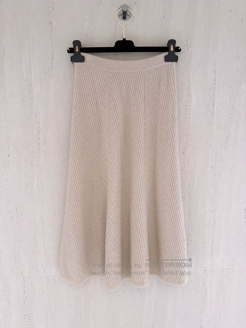 Loro Piana Loro Piana Baby Cashmere Half Skirt Size 25" / US 0 / IT 36 - 2 Thumbnail