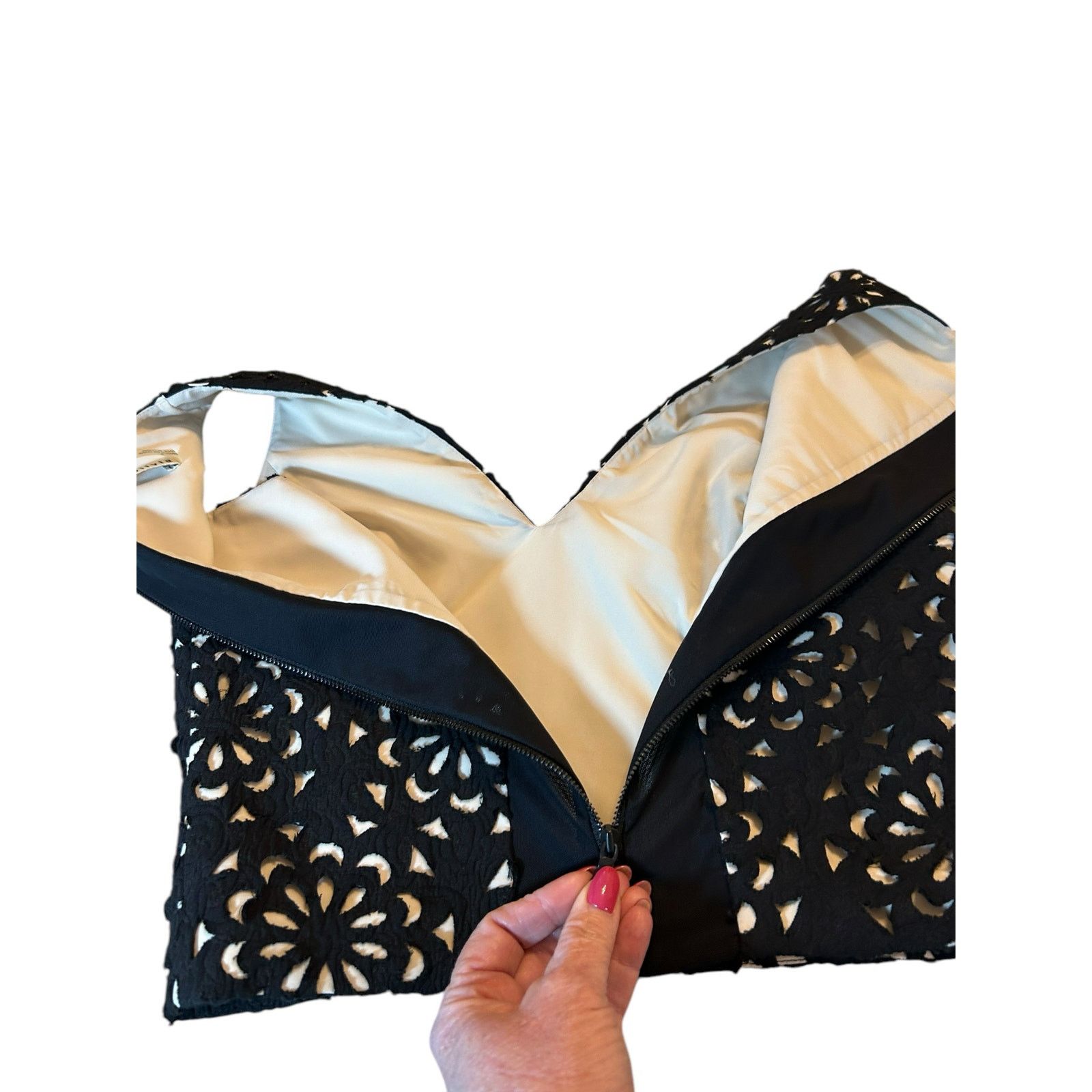 Alice + Olivia Alice + Olivia Black Floral Laser Cut Lyla Crop Top - Size 8 Size M / US 6-8 / IT 42-44 - 9 Thumbnail