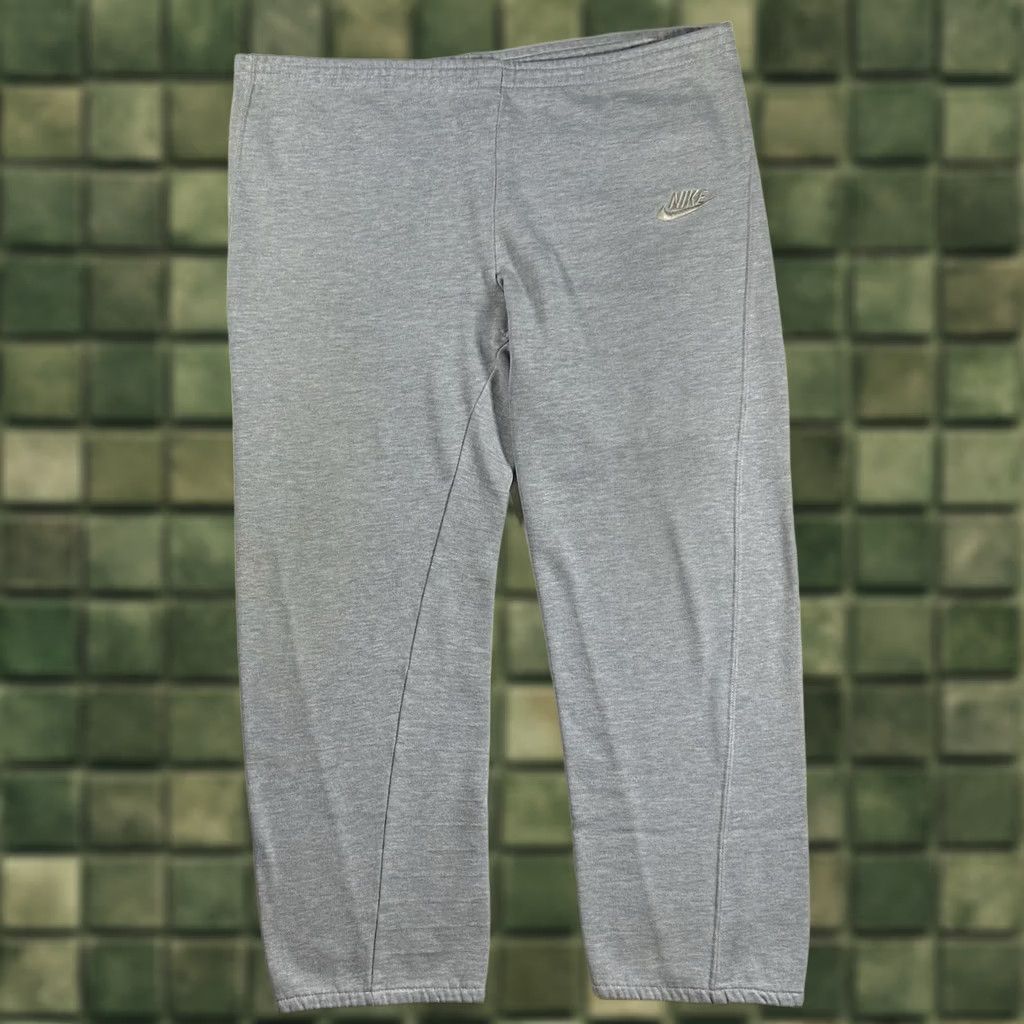 Nike VINTAGE Nike Sweatpants Gray Terry Wide Leg Baggy Medium Blue Tag 19.75x36.5 Mens Sweatpants 80s Nike Blue Tag 80s Theme Size US 31 - 1 Thumbnail