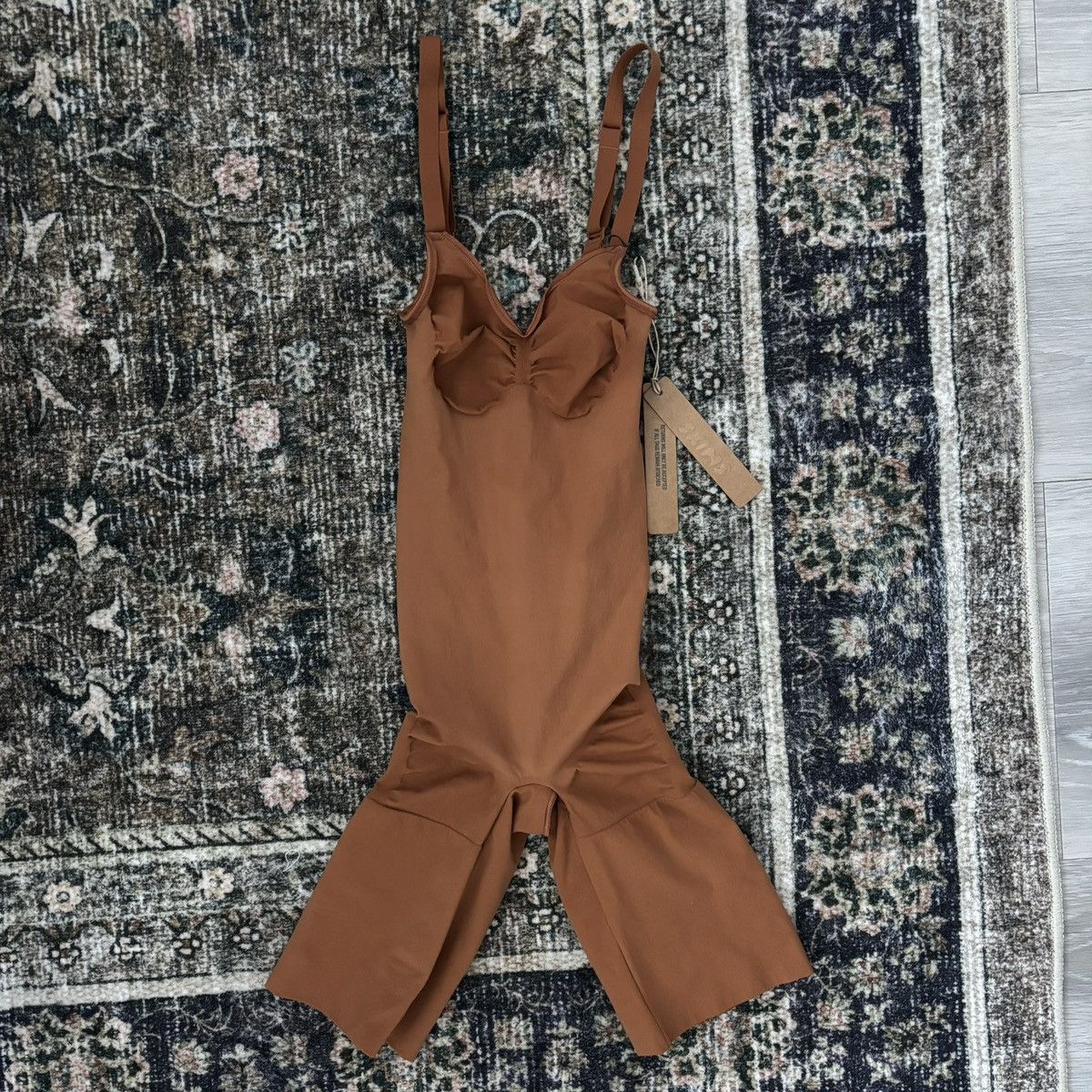 SKIMS Everyday Sculpt Mid Thigh Bodysuit in Bronze shapewear Size XS / US 0-2 / IT 36-38 - 1 Thumbnail
