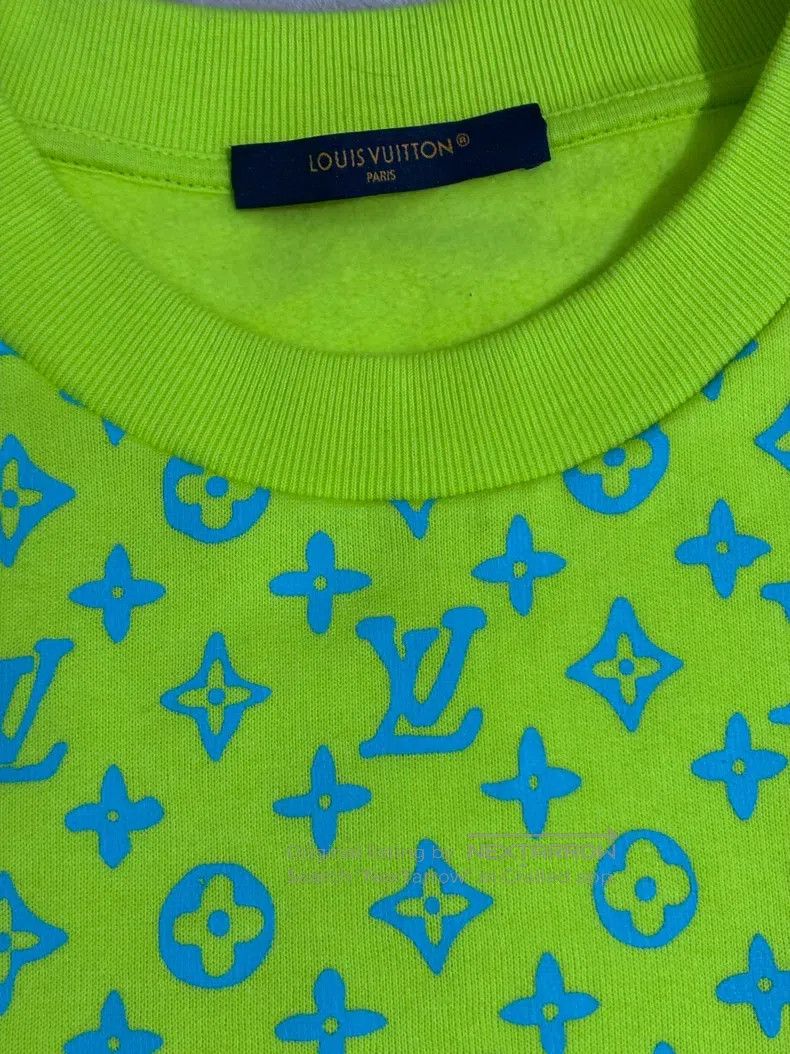 Louis Vuitton Louis Vuitton Logo full-print casual crew neck long-sleeve Size US M / EU 48-50 / 2 - 3 Thumbnail