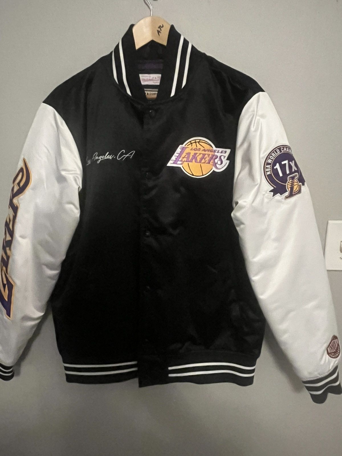 Mitchell & Ness Lakers GameTime Jacket L Size US L / EU 52-54 / 3 - 1 Thumbnail