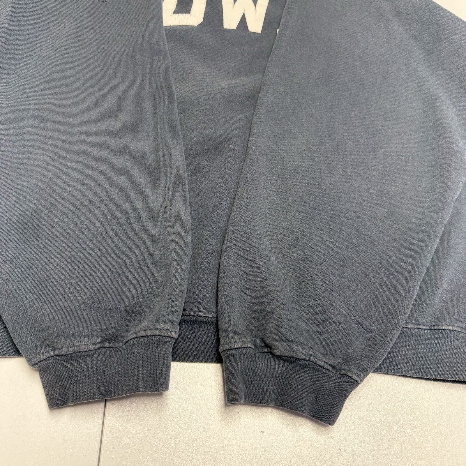 Vintage Vintage 90s Iowa Sweatshirt Mens Large Faded Blue Crew Neck Size US L / EU 52-54 / 3 - 9 Thumbnail