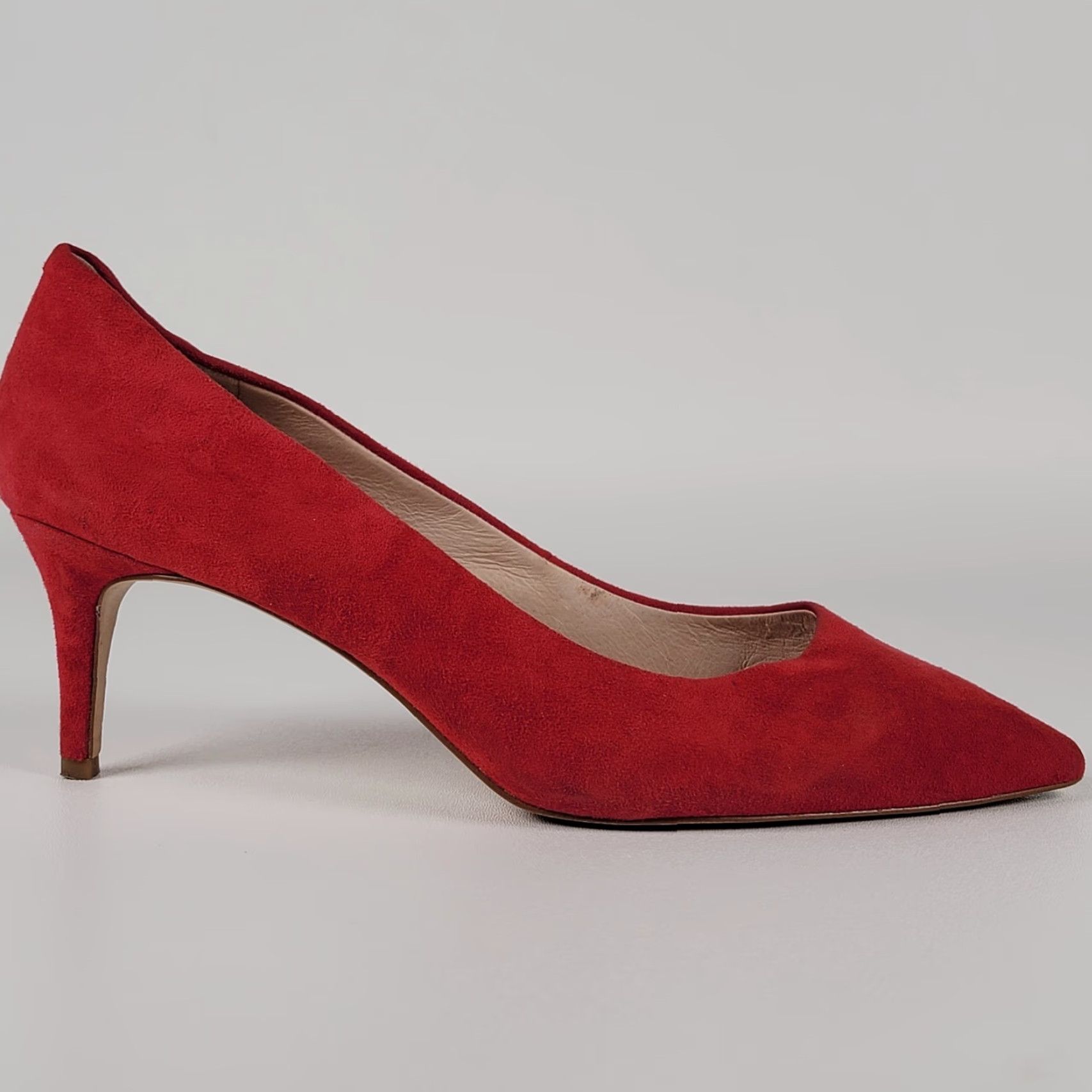 Vintage Louise et Cie Jordyna Pointed Toe Pump Womens 42 Pomegranate Suede Size 10 M Red Leather Lining Synthetic Sole Heel 2-1/2" Size US 10 / IT 40 - 7 Thumbnail