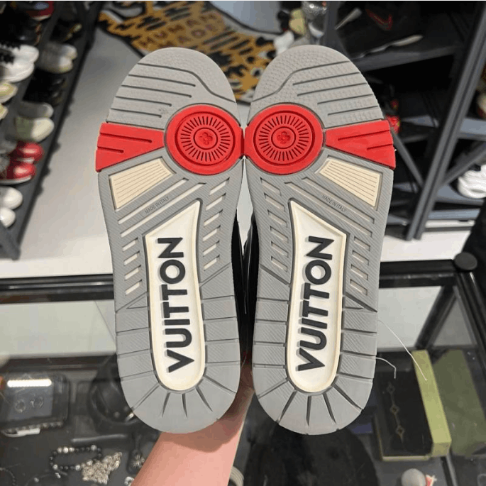 Louis Vuitton Louis Vuitton low-top sneakers Size US 7 / EU 40 - 4 Thumbnail