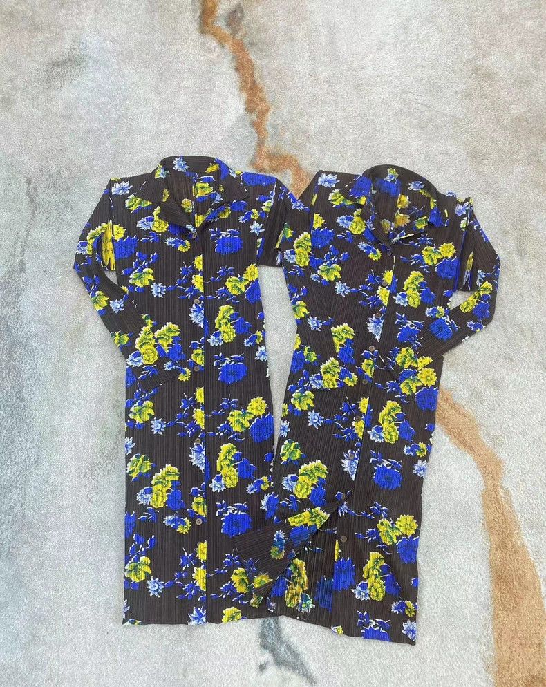 Issey Miyake size:3 A traditional black blue and yellow s
