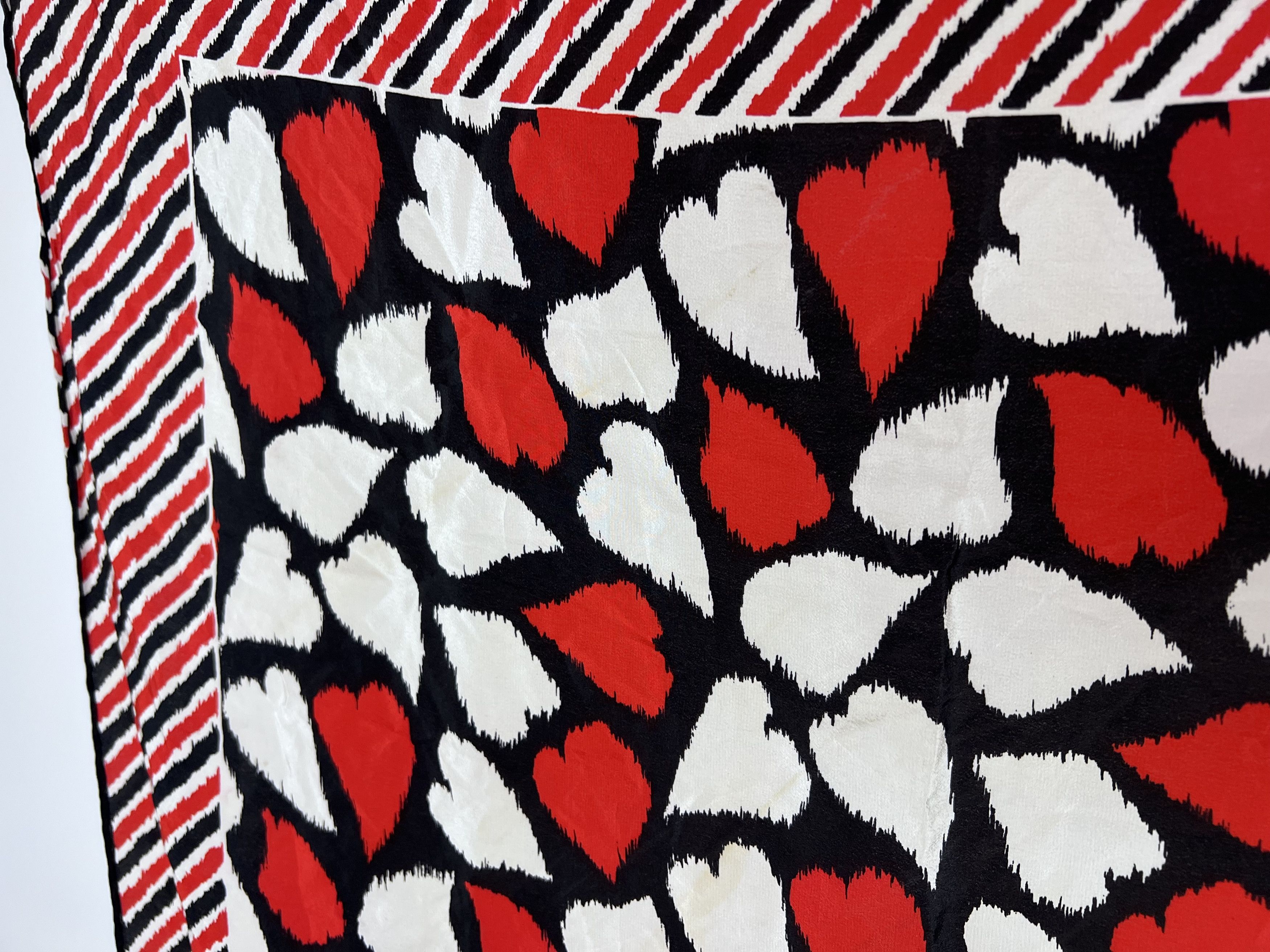 Givenchy GIVENCHY NOUVELLE BOUTIQUE HEART PRINT SILK SCARF VINTAGE Size ONE SIZE - 4 Thumbnail