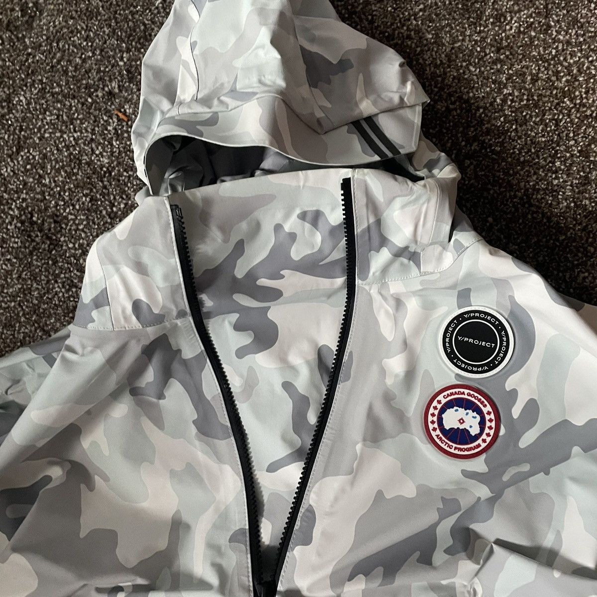 Canada Goose × Y/Project YPROJECT X CANADA GOOSE FIELD PANELLED PONCHO IN ICE CAMO Size US L / EU 52-54 / 3 - 5 Thumbnail
