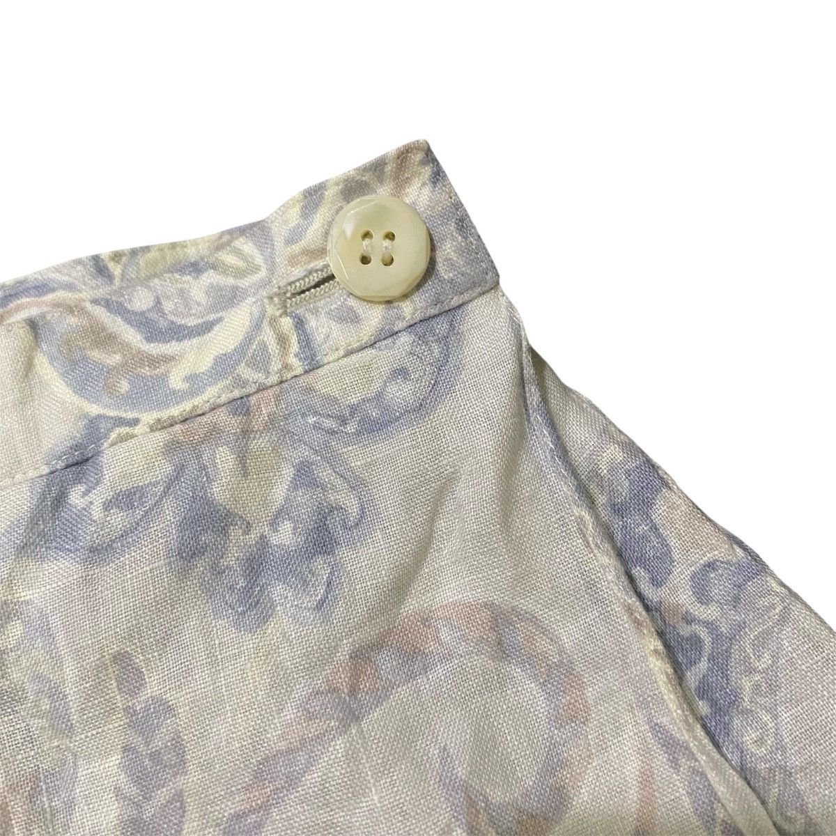 Burberry Vintage Burberry Floral Mini Skirt Made in Italy / Size 9 Size 26" / US 2 / IT 38 - 12 Thumbnail