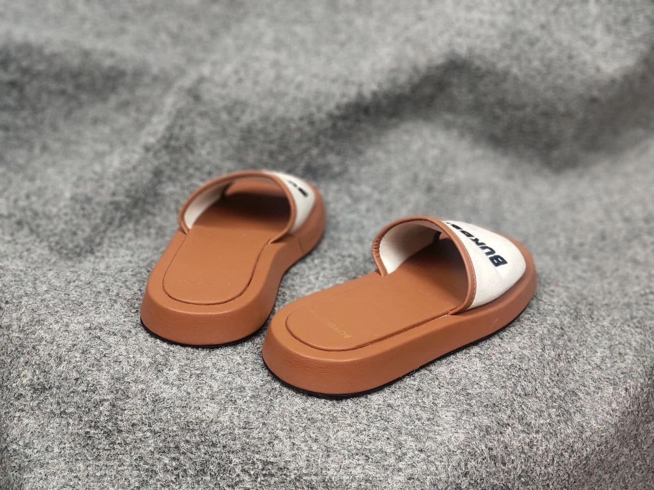 Burberry Burberry Buckingham Brown Logo Slides in Canvas & Leather Size US 9 / IT 39 - 8 Thumbnail