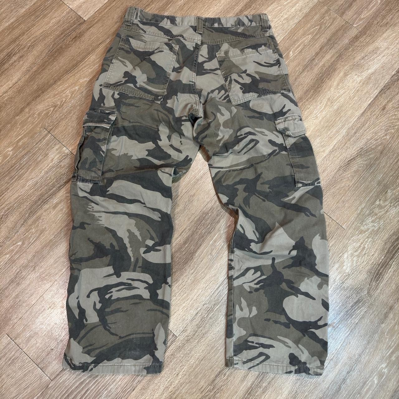 Wrangler Baggy Camo Cargo Pants Size US 30 / EU 46 - 2 Thumbnail