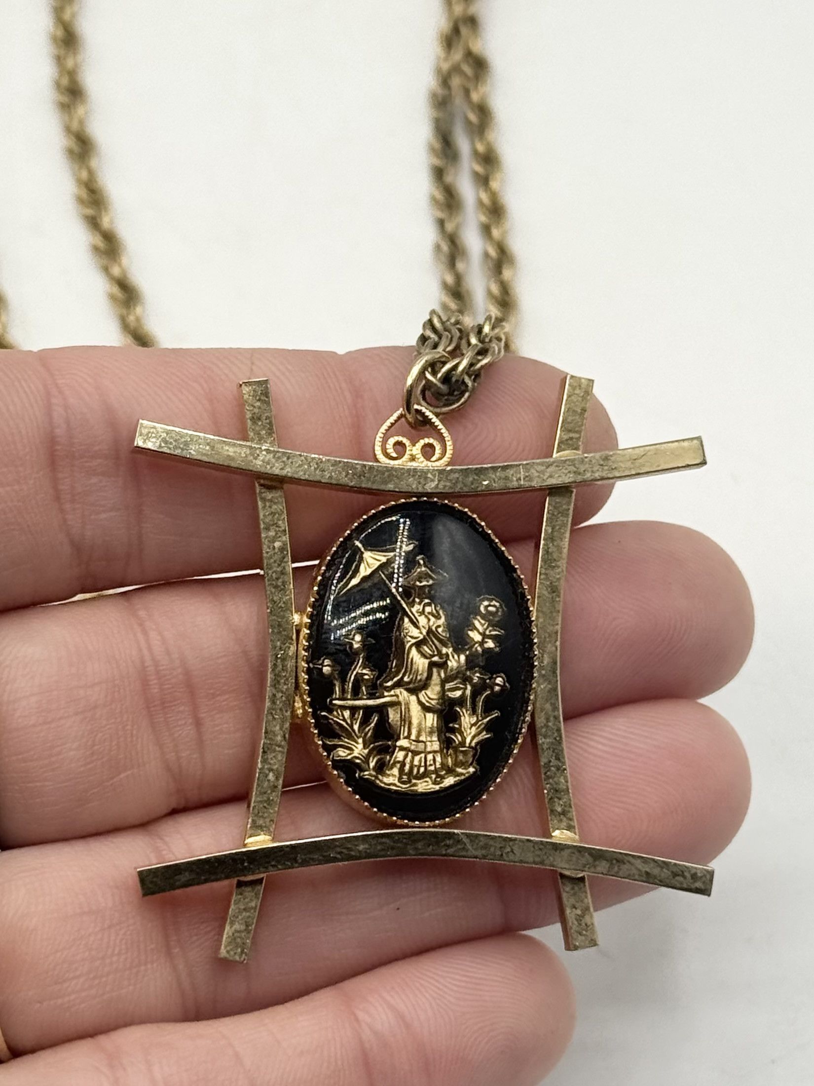 Vintage Vintage intaglio bubble glass Asian Pagoda pendant necklace Size ONE SIZE - 3 Thumbnail