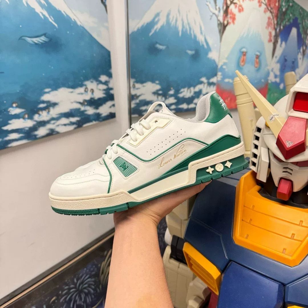 Louis Vuitton Louis Vuitton Green Lowtop Sneakers 8.5 Men Size US 8.5 / EU 41-42 - 1 Thumbnail