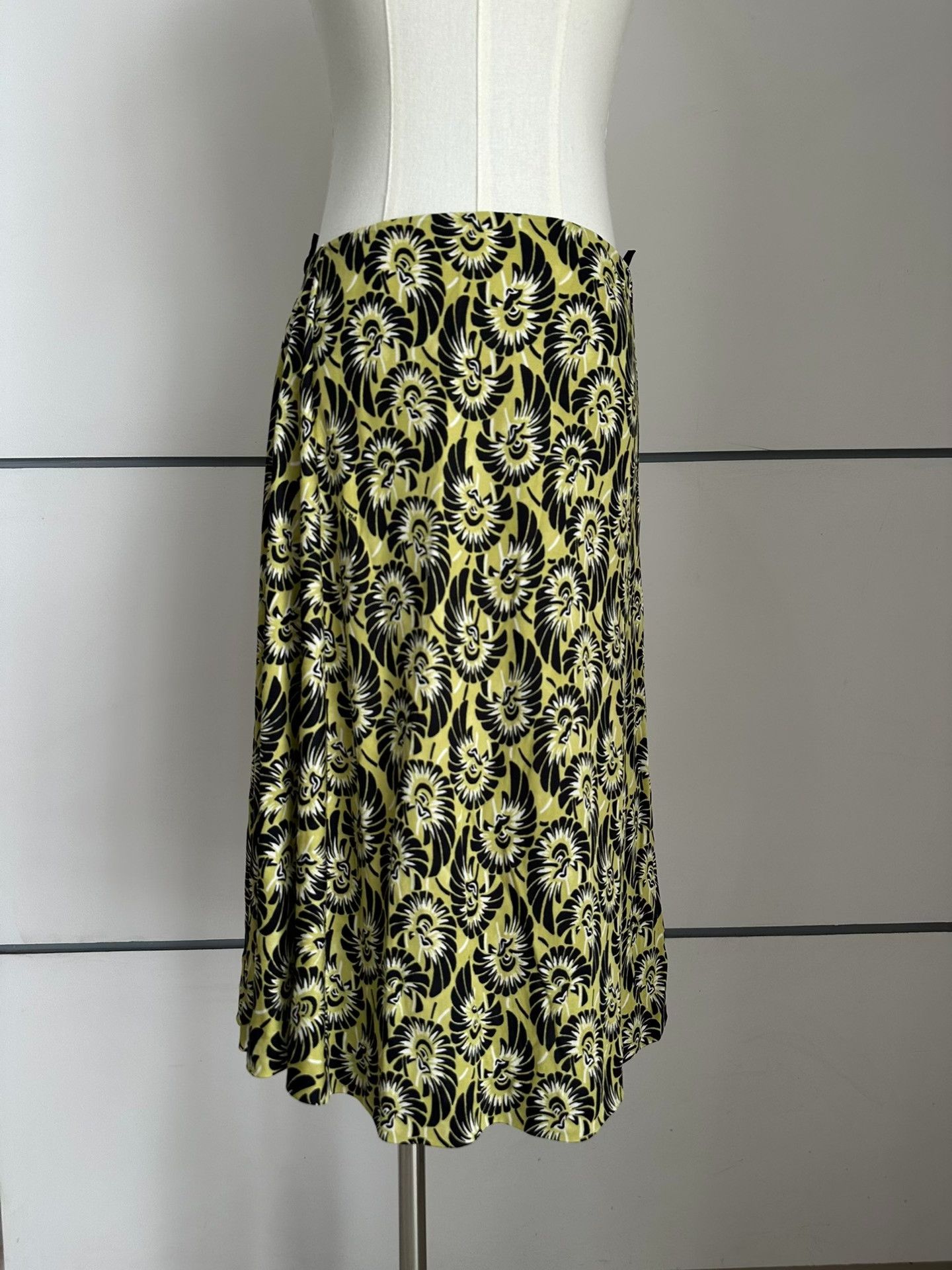 Prada Prada Floral side-zipper skirt| Size 28" / US 6 / IT 42 - 2 Thumbnail