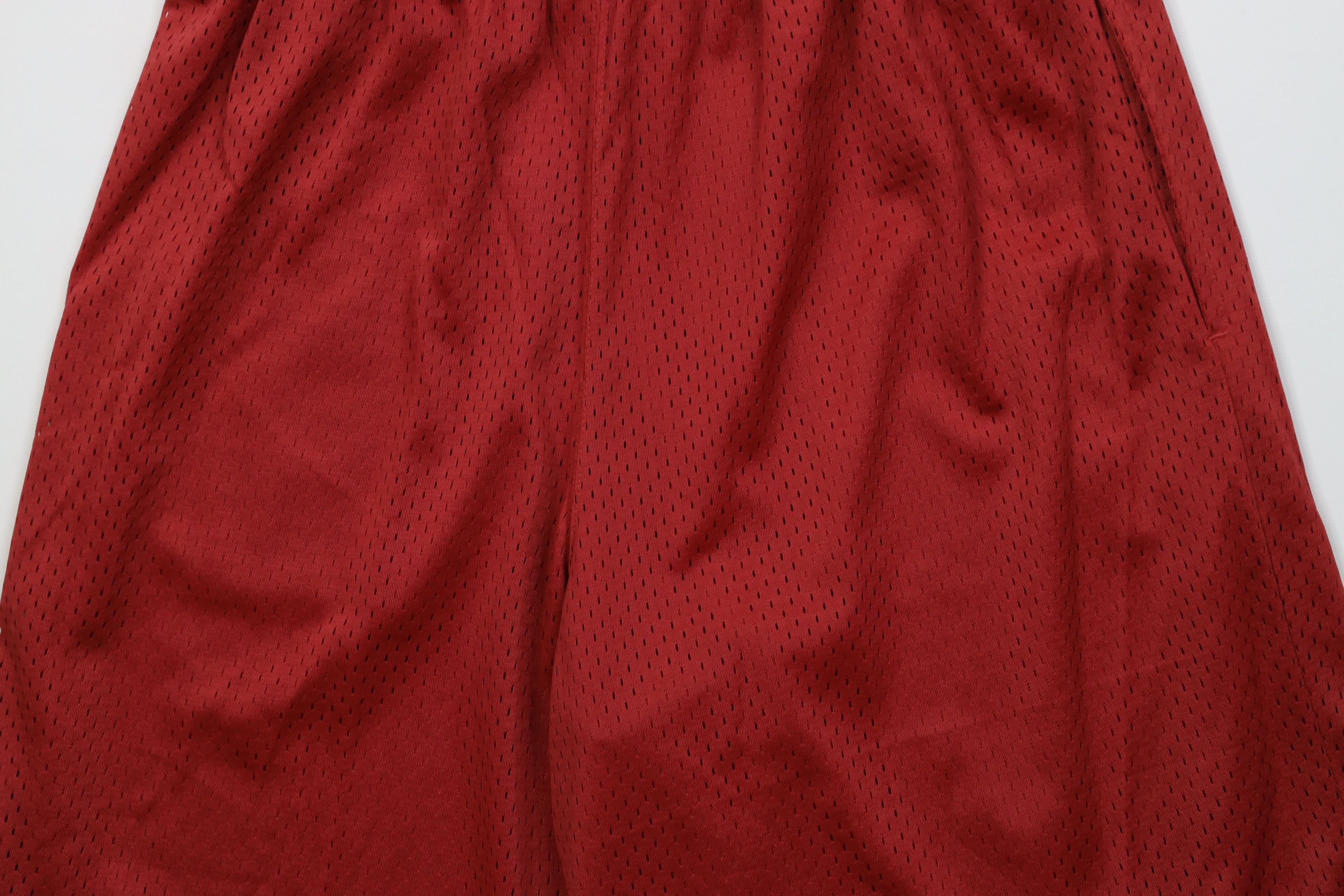 Vintage Vintage NBA Cleveland Cavaliers Basketball Mesh Shorts Red Size US 32 / EU 48 - 10 Thumbnail