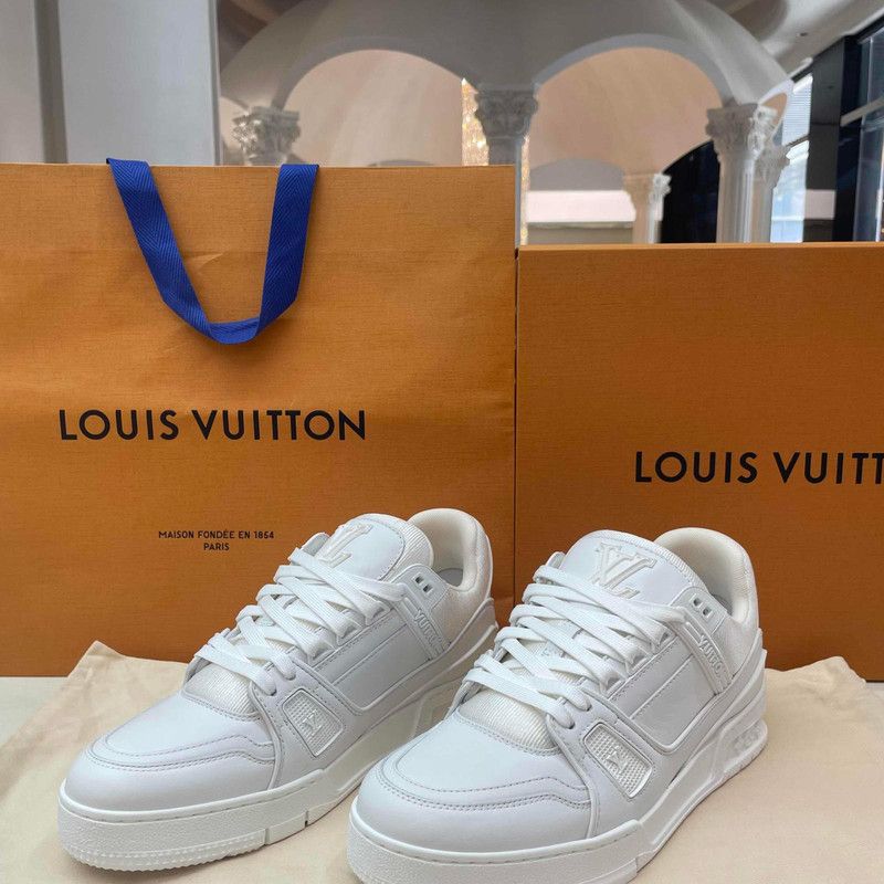 Louis Vuitton Louis Vuitton White Low Top Trainer Sneakers 0079 Size US 8.5 / IT 38.5 - 1 Thumbnail