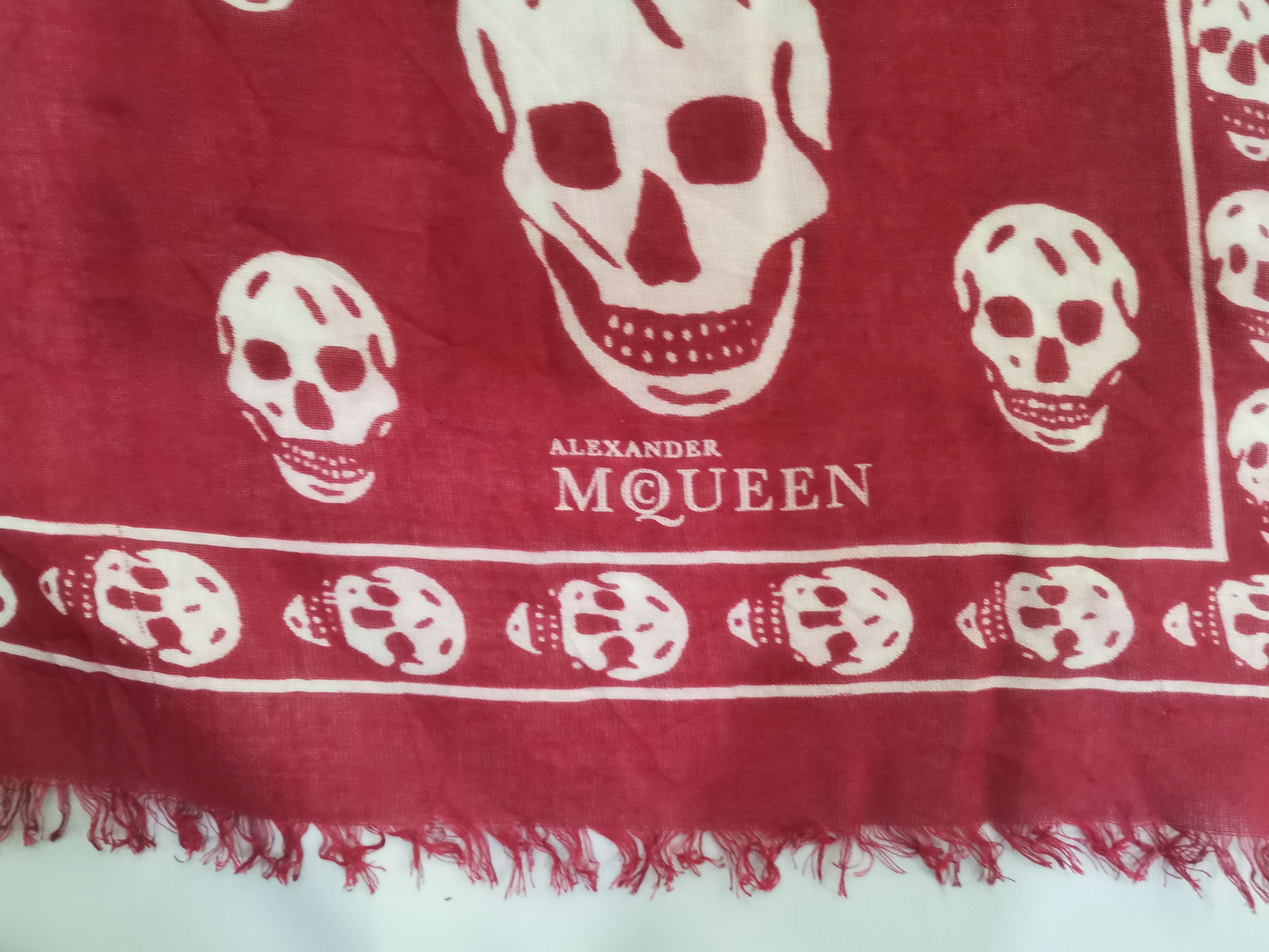 Alexander McQueen × Designer × Vintage Rare vintage Alexander Mc Queen scarves skull design Size ONE SIZE - 2 Thumbnail