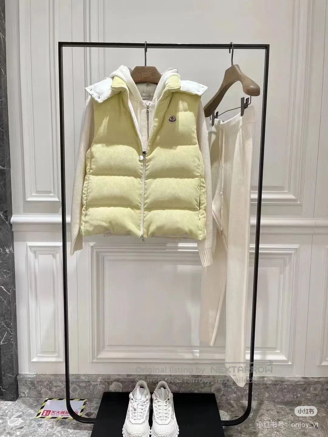 Moncler Moncler Vest. Size M / US 6-8 / IT 42-44 - 4 Thumbnail