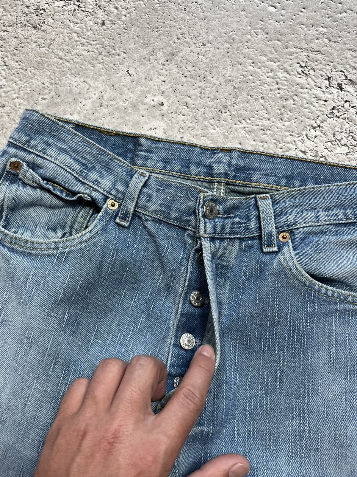 Levi's Vintage Levi’s 501 Light Wash Jeans W32 L34 Made in Romania Size US 32 / EU 48 - 12 Thumbnail