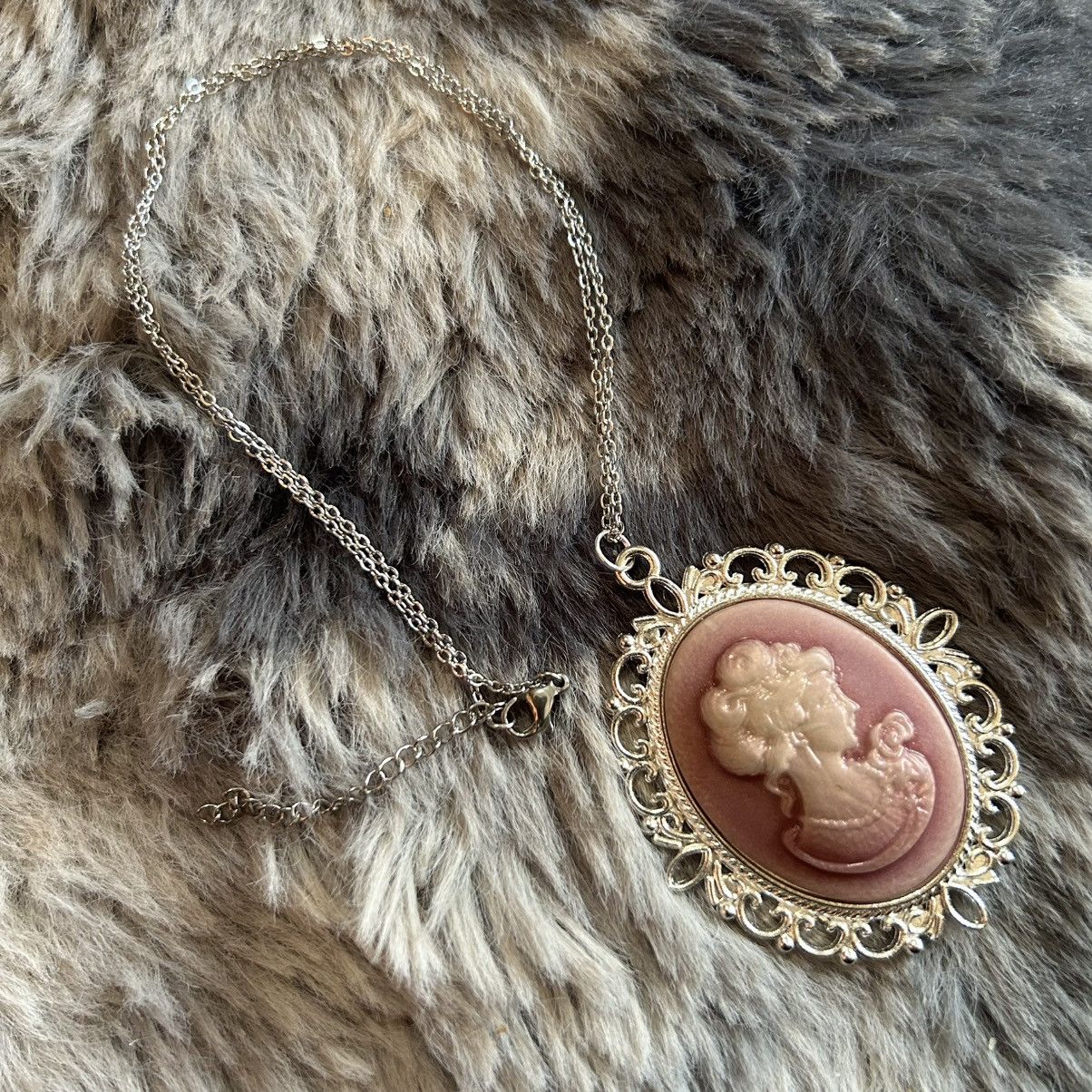 Handmade Handcrafted dark rose opalescent Victorian lady necklace Size ONE SIZE - 6 Thumbnail