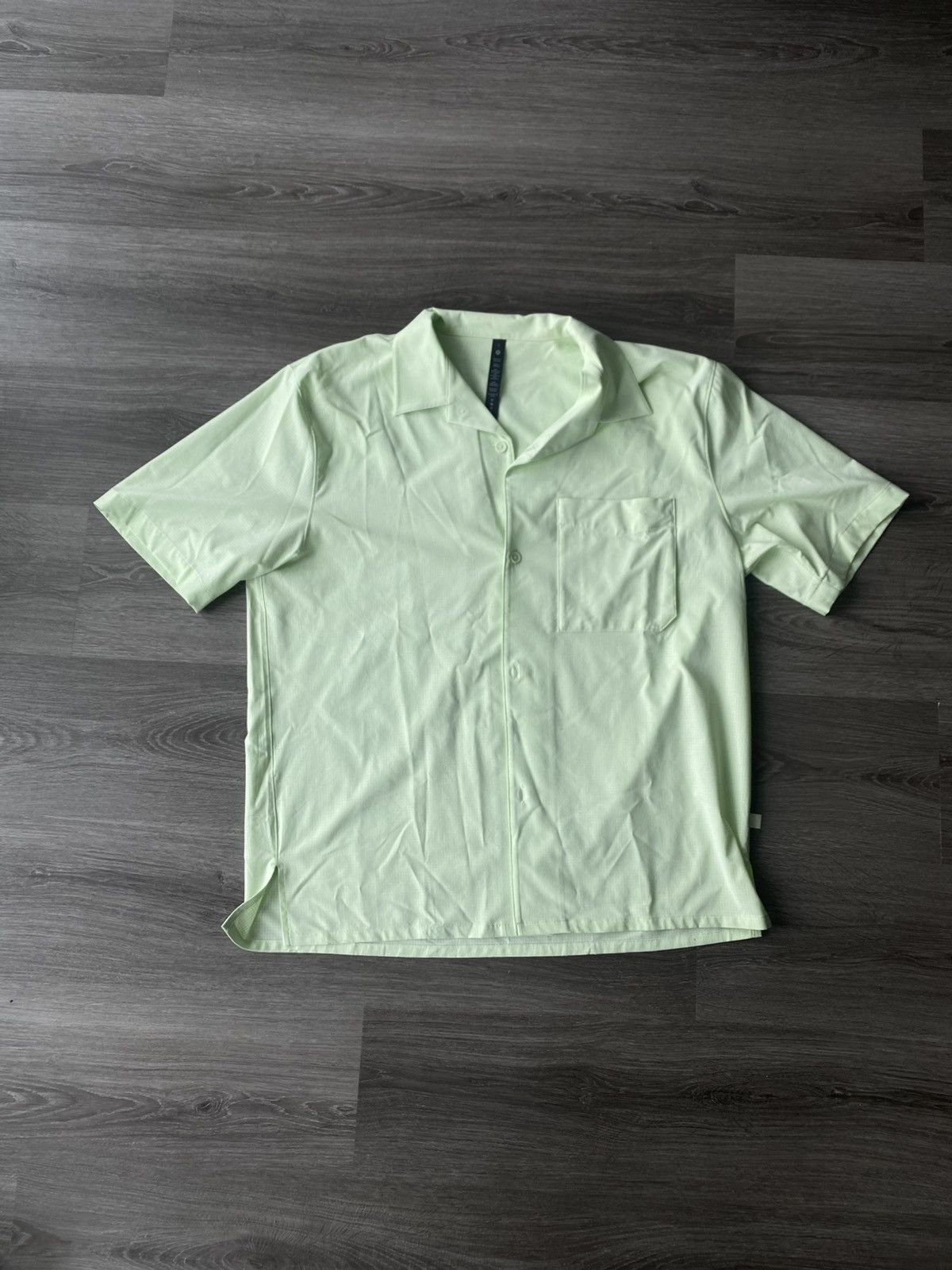 Lululemon Lime Green Camp Collar Lululemon Shirt Size US L / EU 52-54 / 3 - 1 Thumbnail