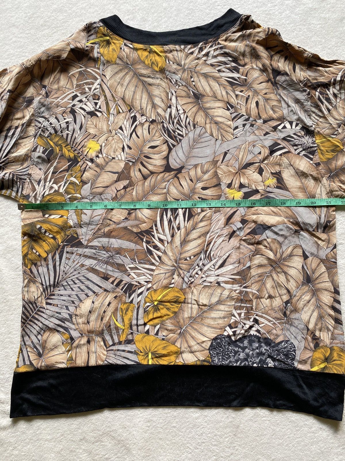 Salvatore Ferragamo Vintage Salvatore Ferragamo Silk Over Tiger Print Size US L / EU 52-54 / 3 - 15 Thumbnail