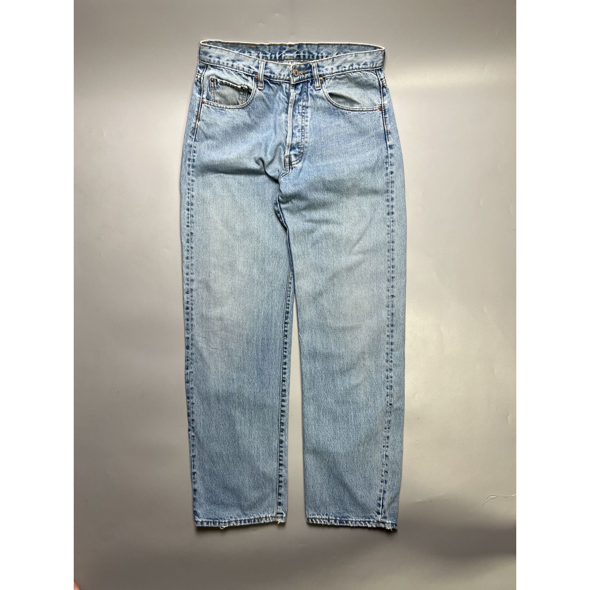 Levi's Vintage Clothing Levi’s Made in USA Vintage Light Wash Denim Jeans (Y1053) Size US 32 / EU 48 - 1 Thumbnail