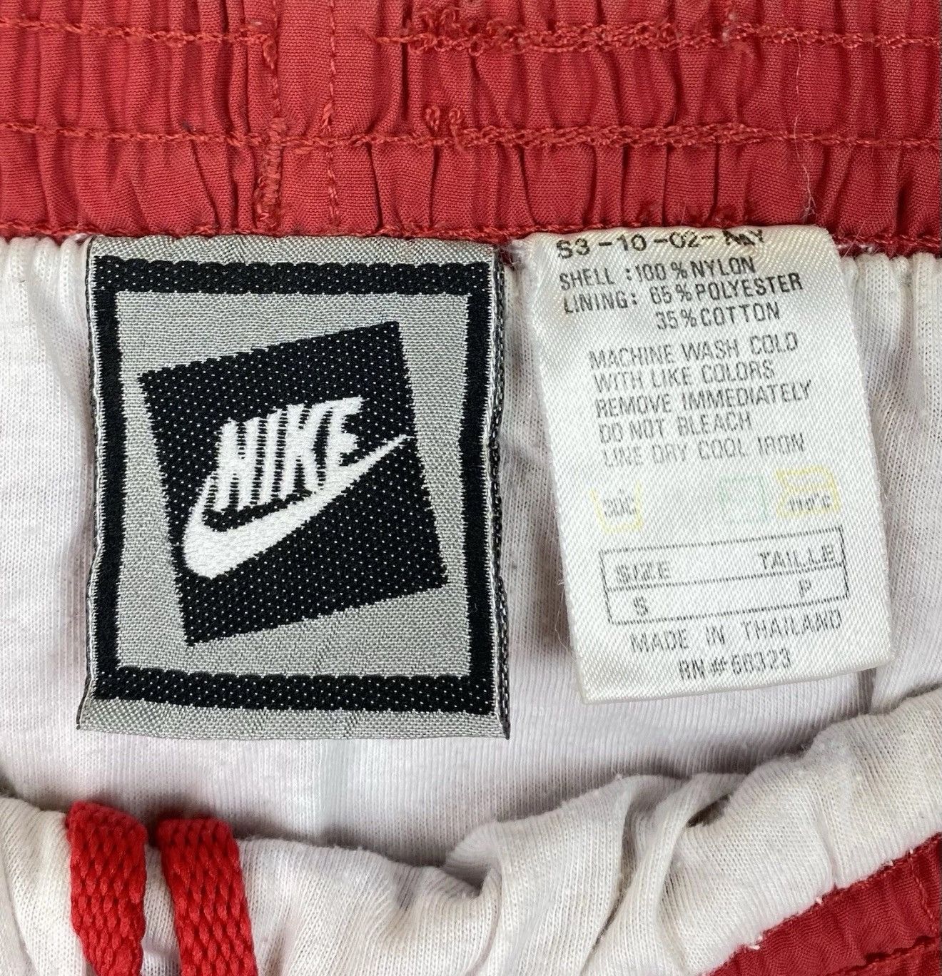 Nike Vintage Nike Shorts Size S Sportswear Red Nylon Top Beach Size US 30 / EU 46 - 5 Thumbnail