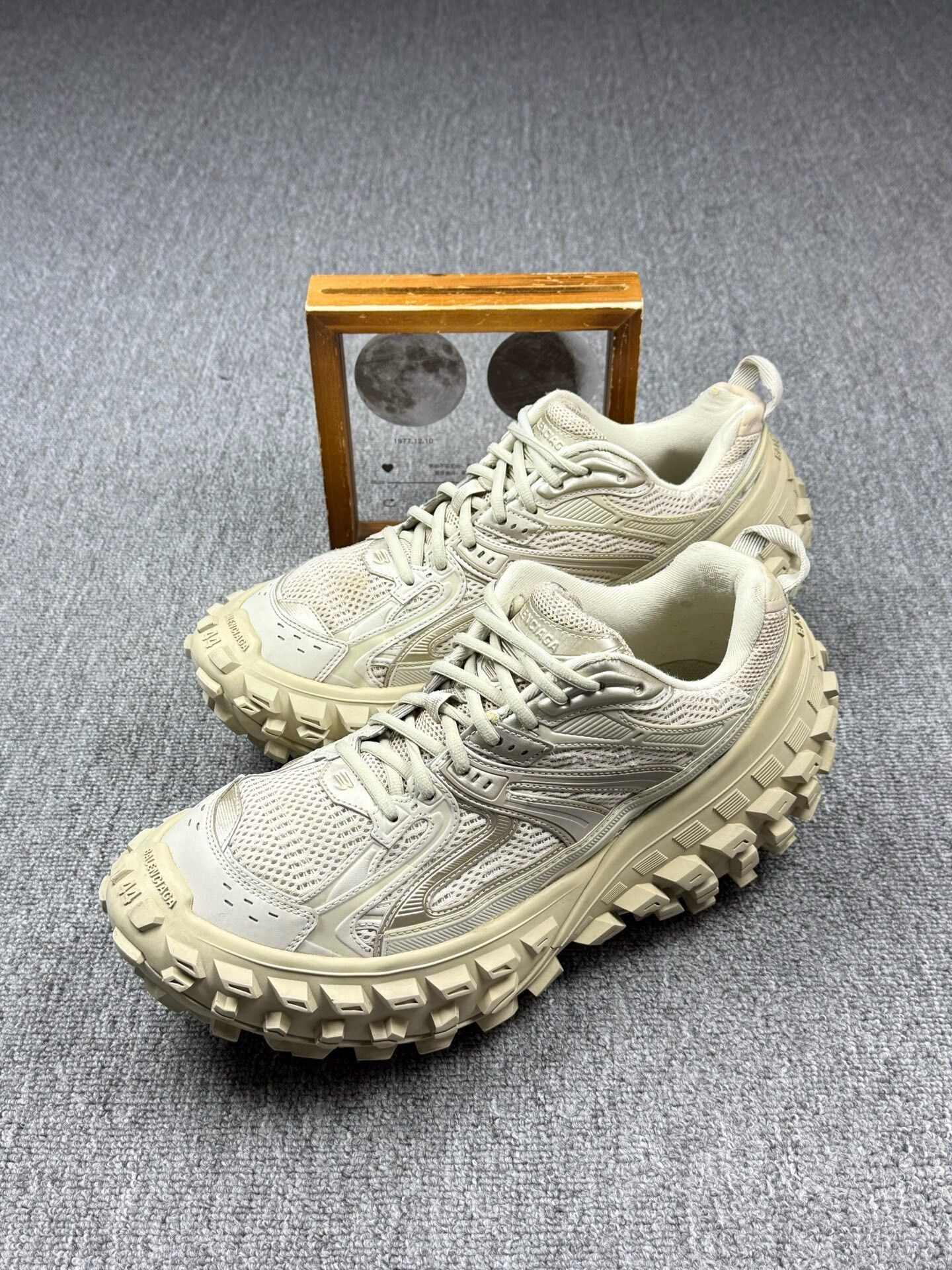 Balenciaga Balenciaga Brown Lowtop Sneakers 11 Men Size US 11 / EU 44 - 1 Thumbnail