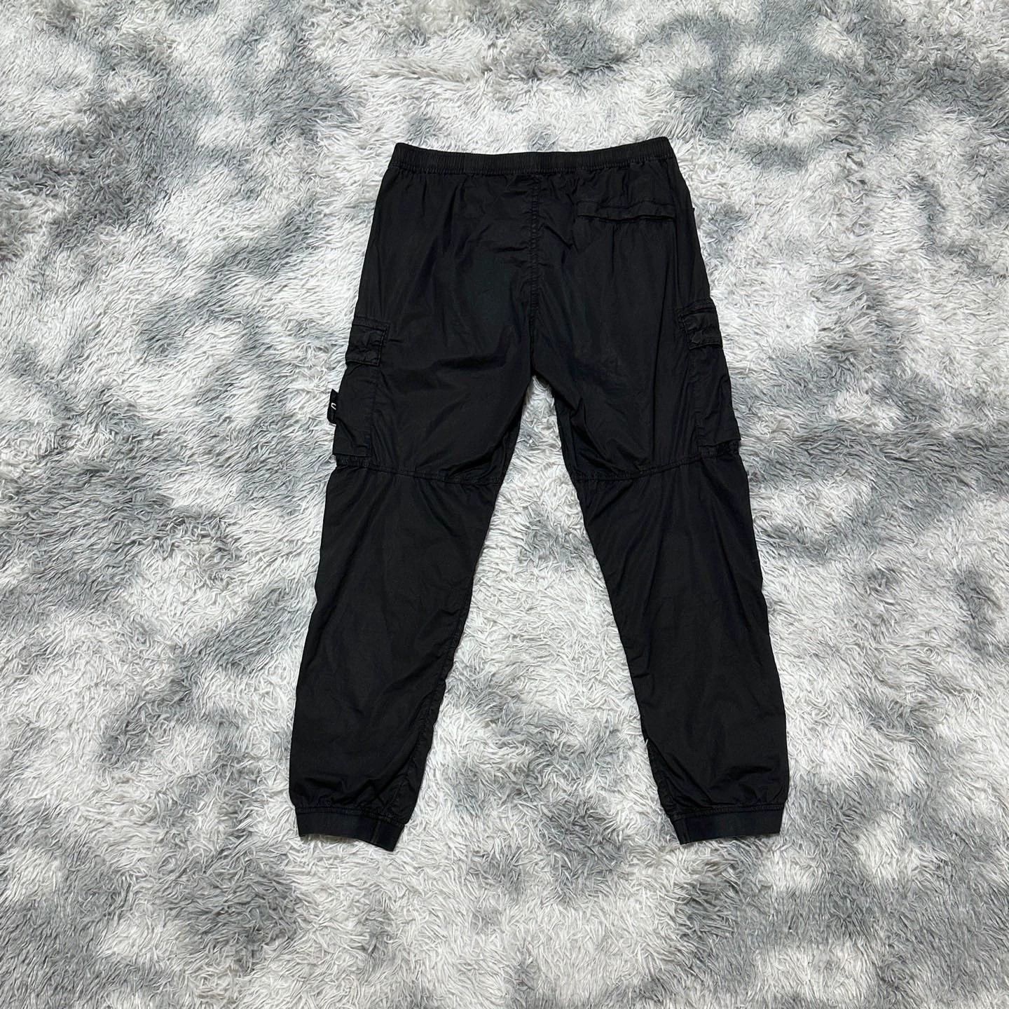 Stone Island stone island cargo pants in black W34 Size US 34 / EU 50 - 2 Thumbnail