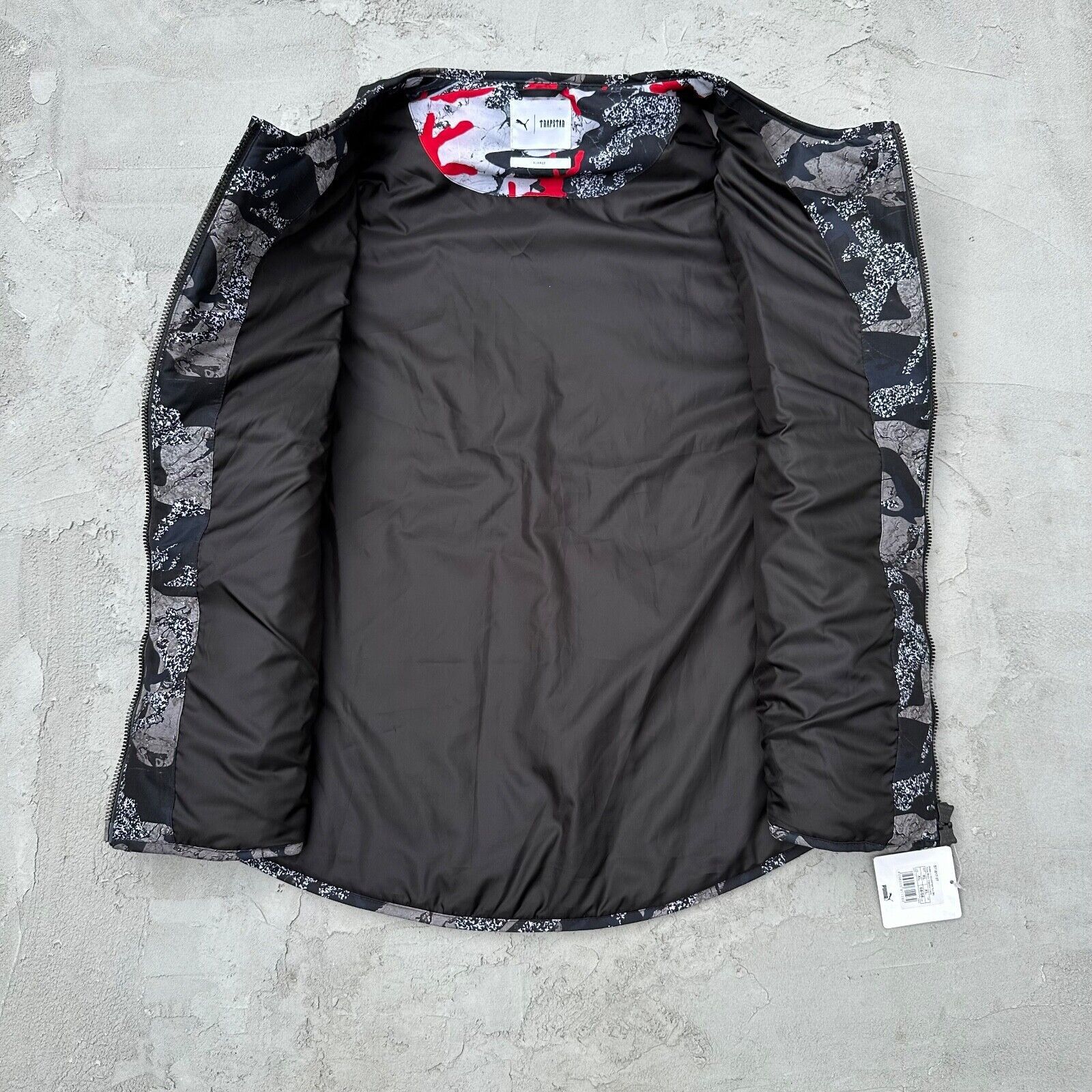 Puma × Trapstar London NWT Puma Trapstar Rev Bib Camo Puffer Vest Size US XL / EU 56 / 4 - 3 Thumbnail