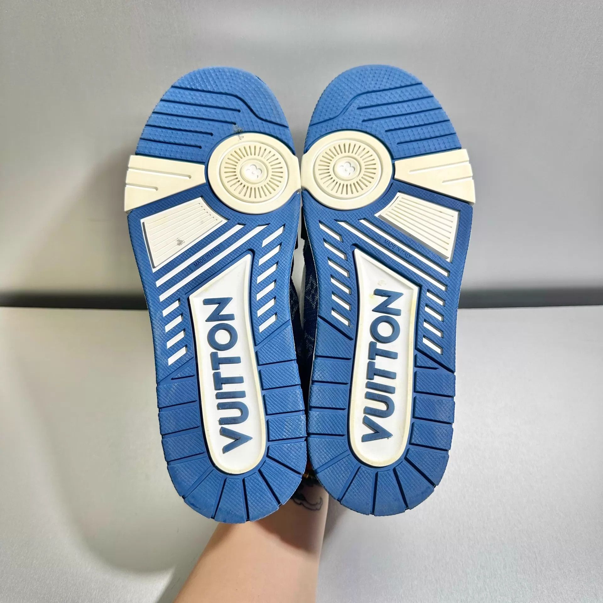 Louis Vuitton Louis Vuitton Trainer White Blue Denim 7.5/41.5 Mint Size US 8.5 / EU 41-42 - 7 Thumbnail